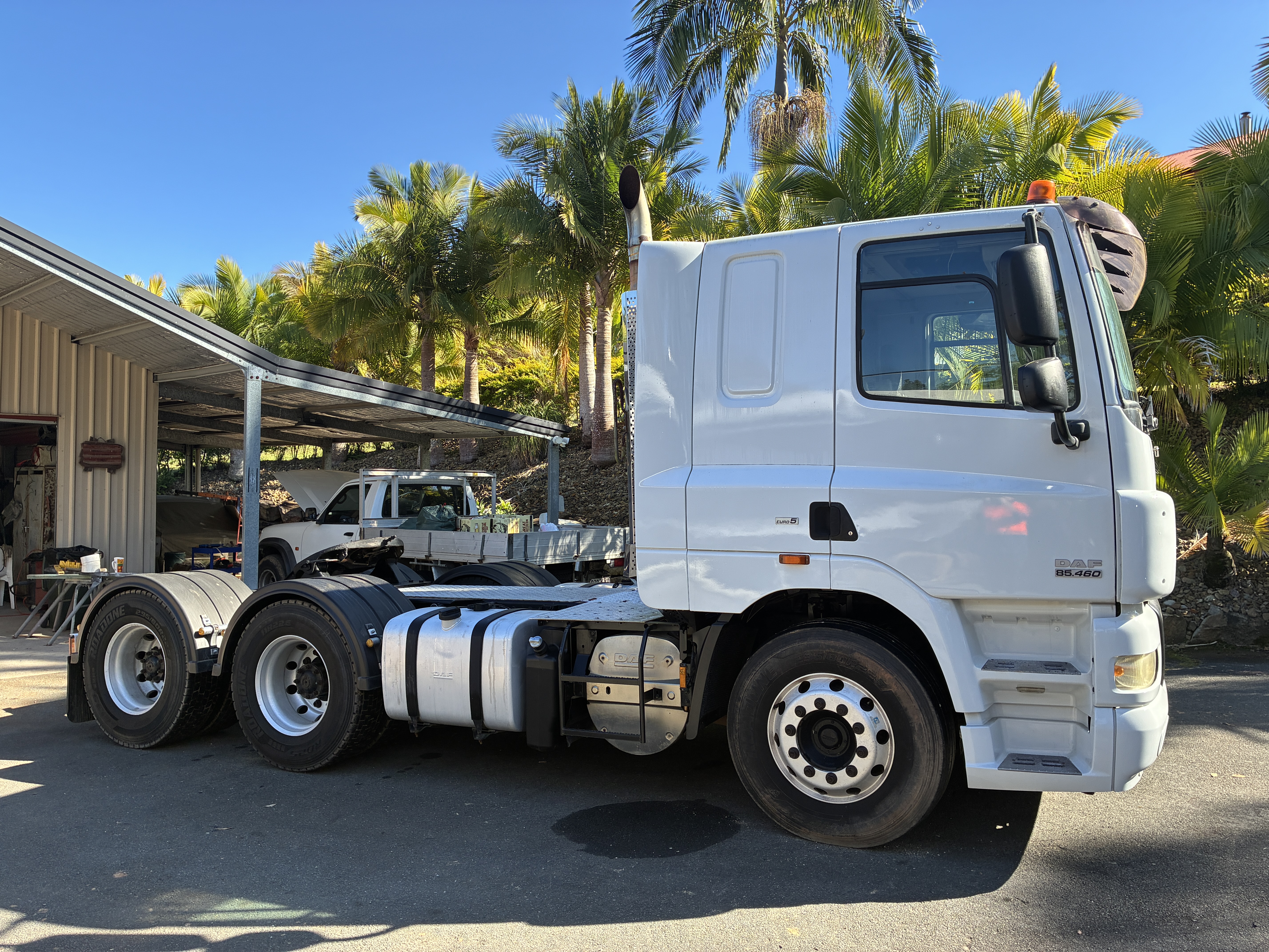 9 · 2010 DAF CF7585   6x4 Prime Mover