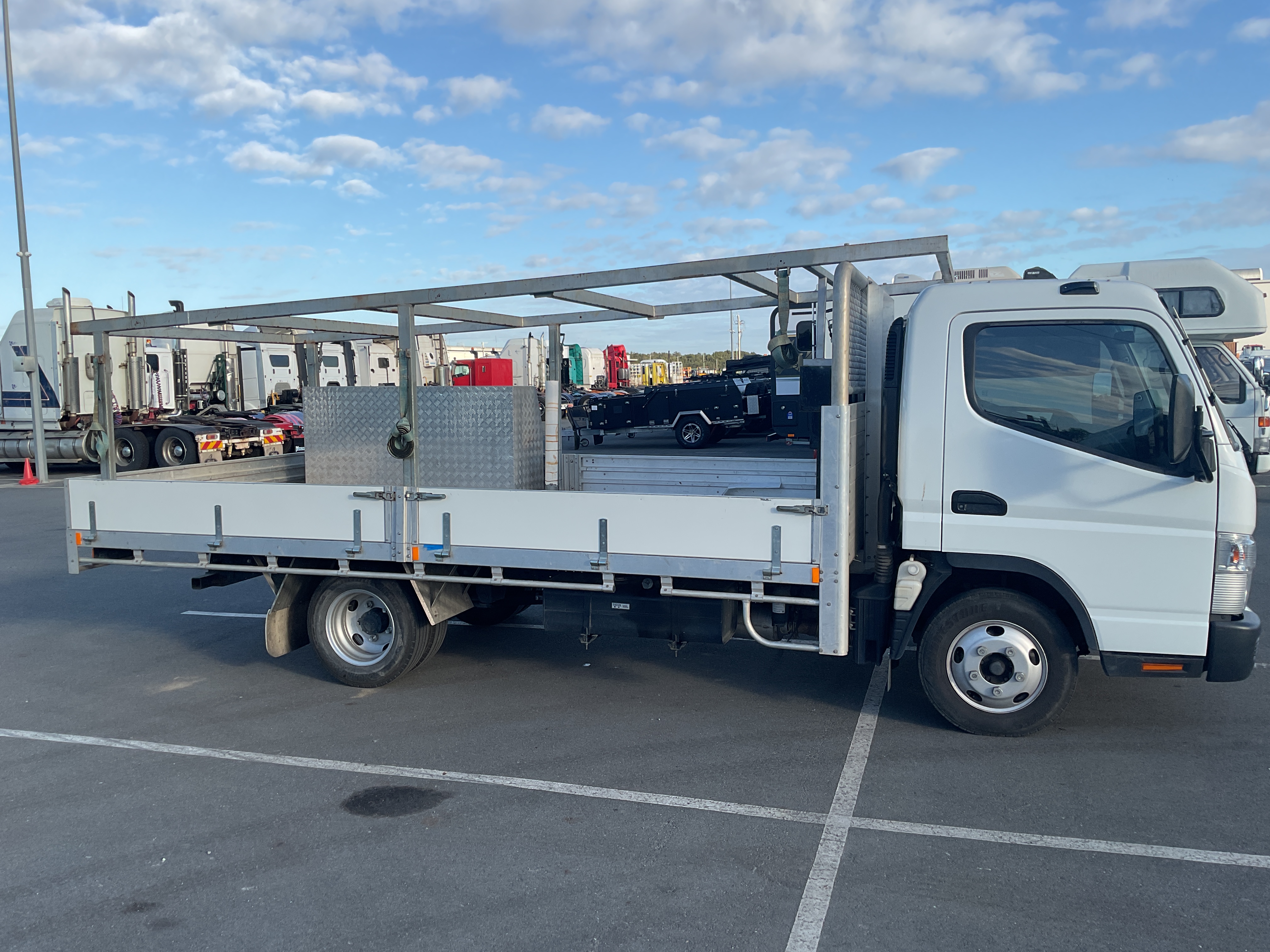 2 · 2023 Mitsubishi Canter  515 4x2 Tray Truck