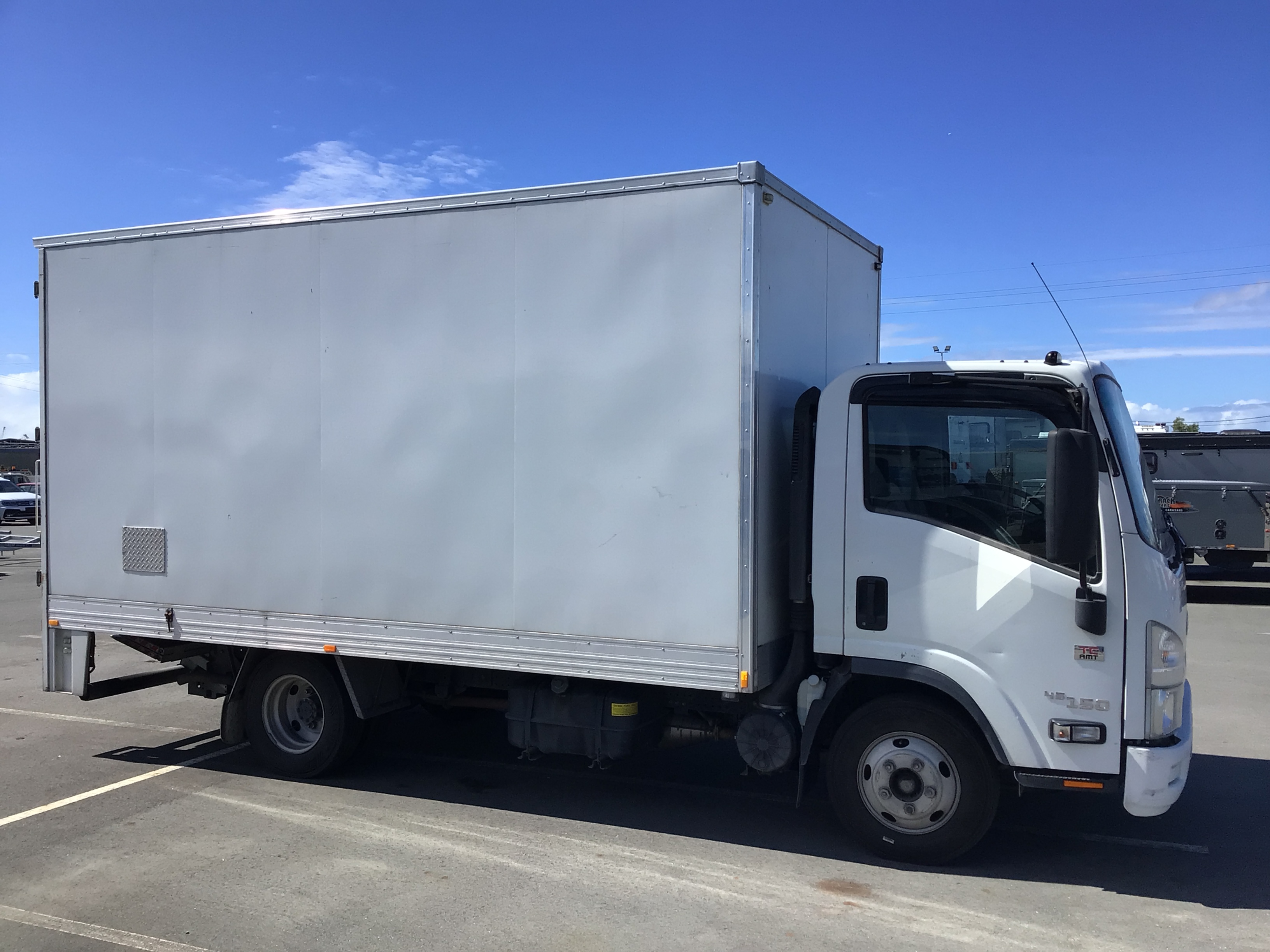 3 · 2021 Isuzu NNR 4x2 Pantech Truck
