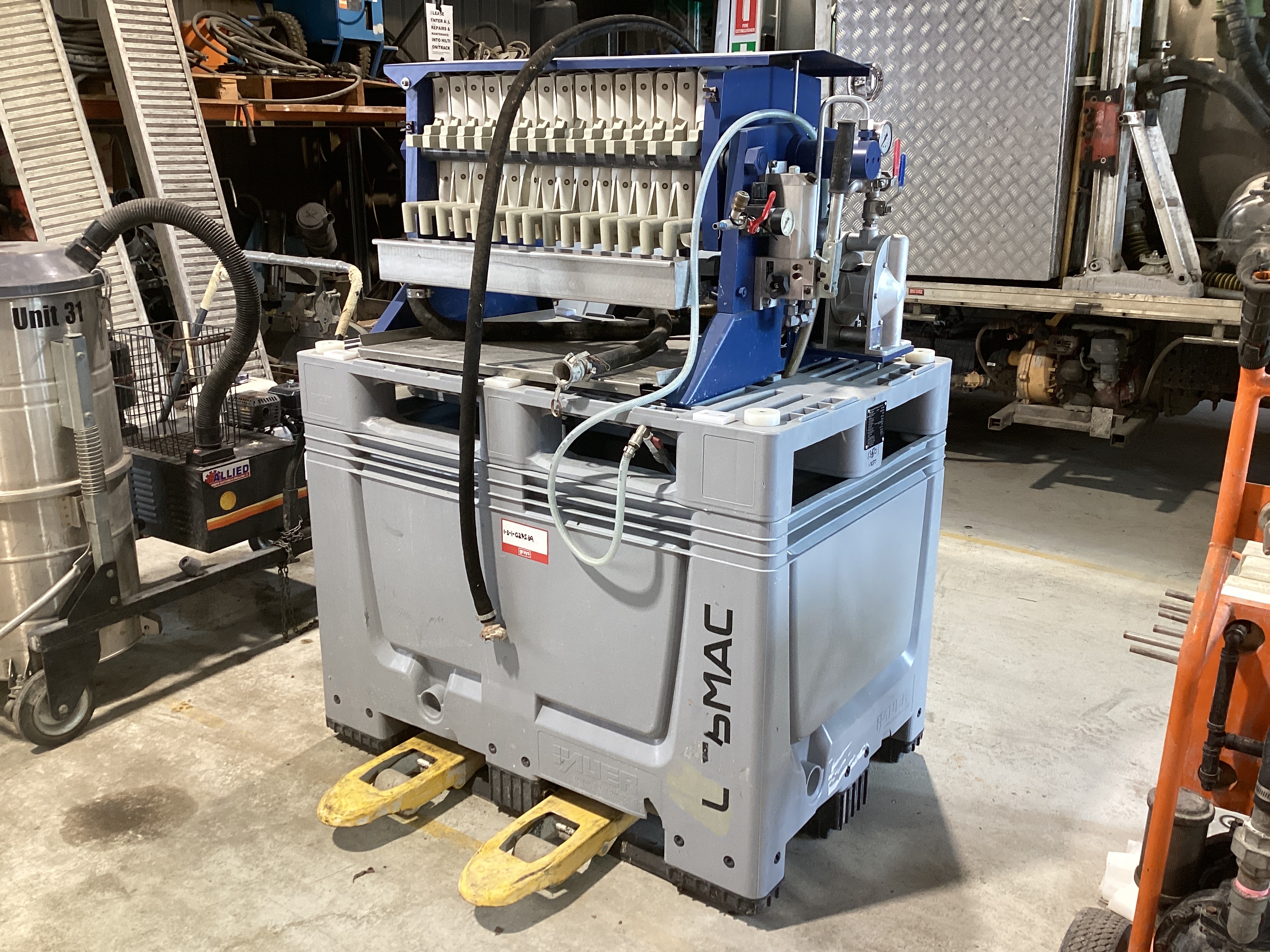 11 · Lissmac SFA 900 Filtration Unit