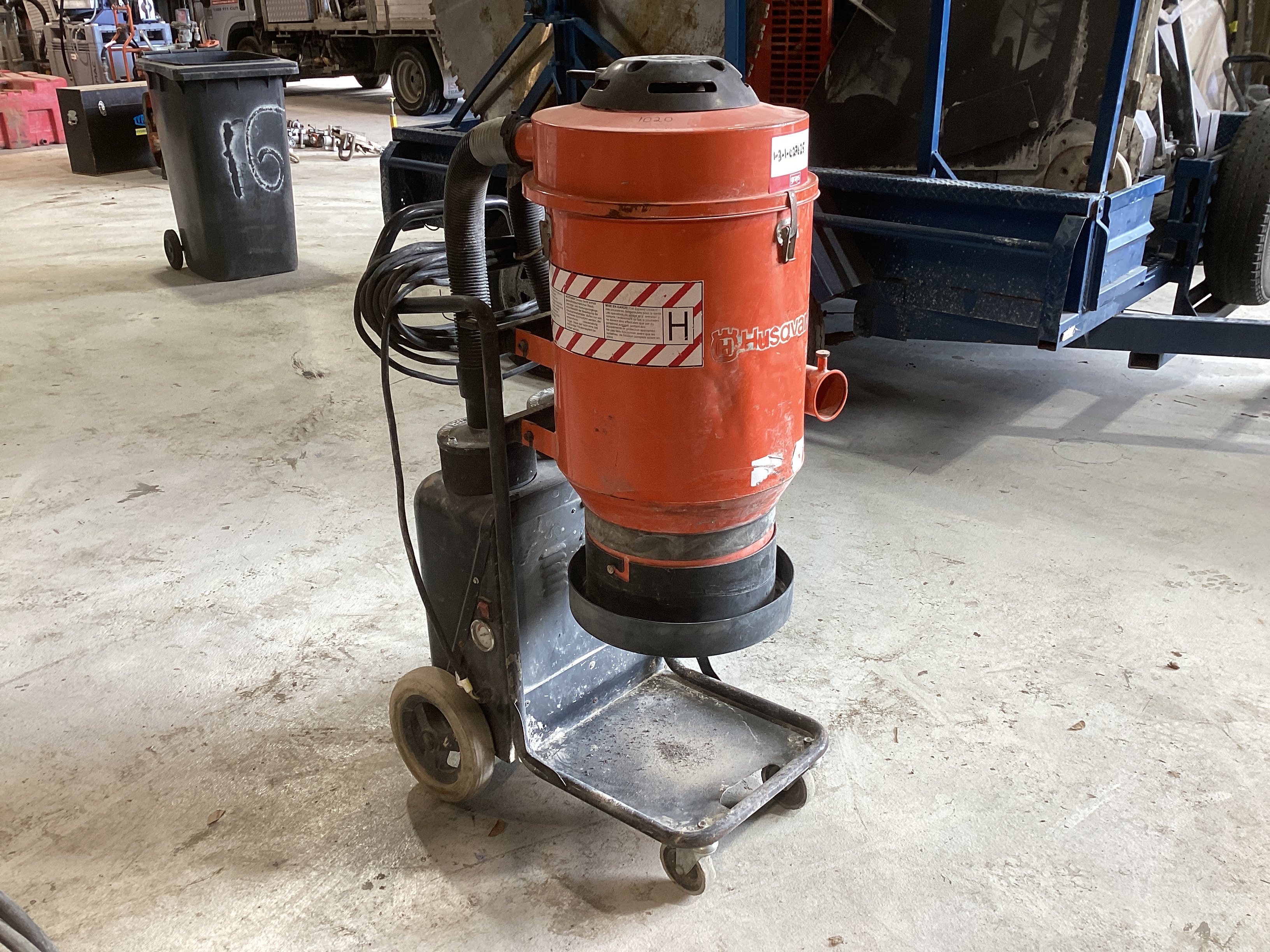 13 · Husqvarna S26 Vacuum