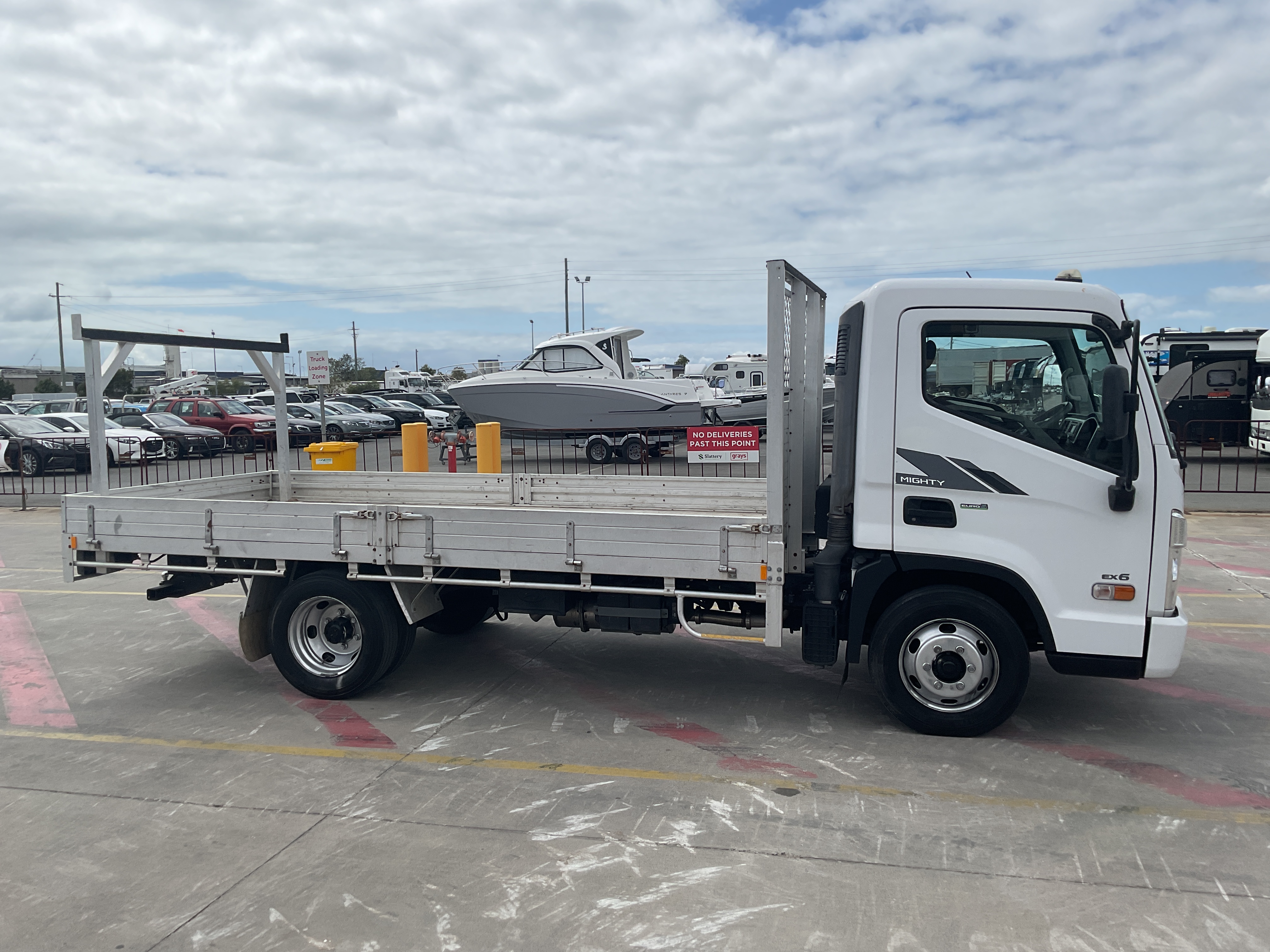 2018 Hyundai Mighty Mighty EX6 4x2 Tray Truck