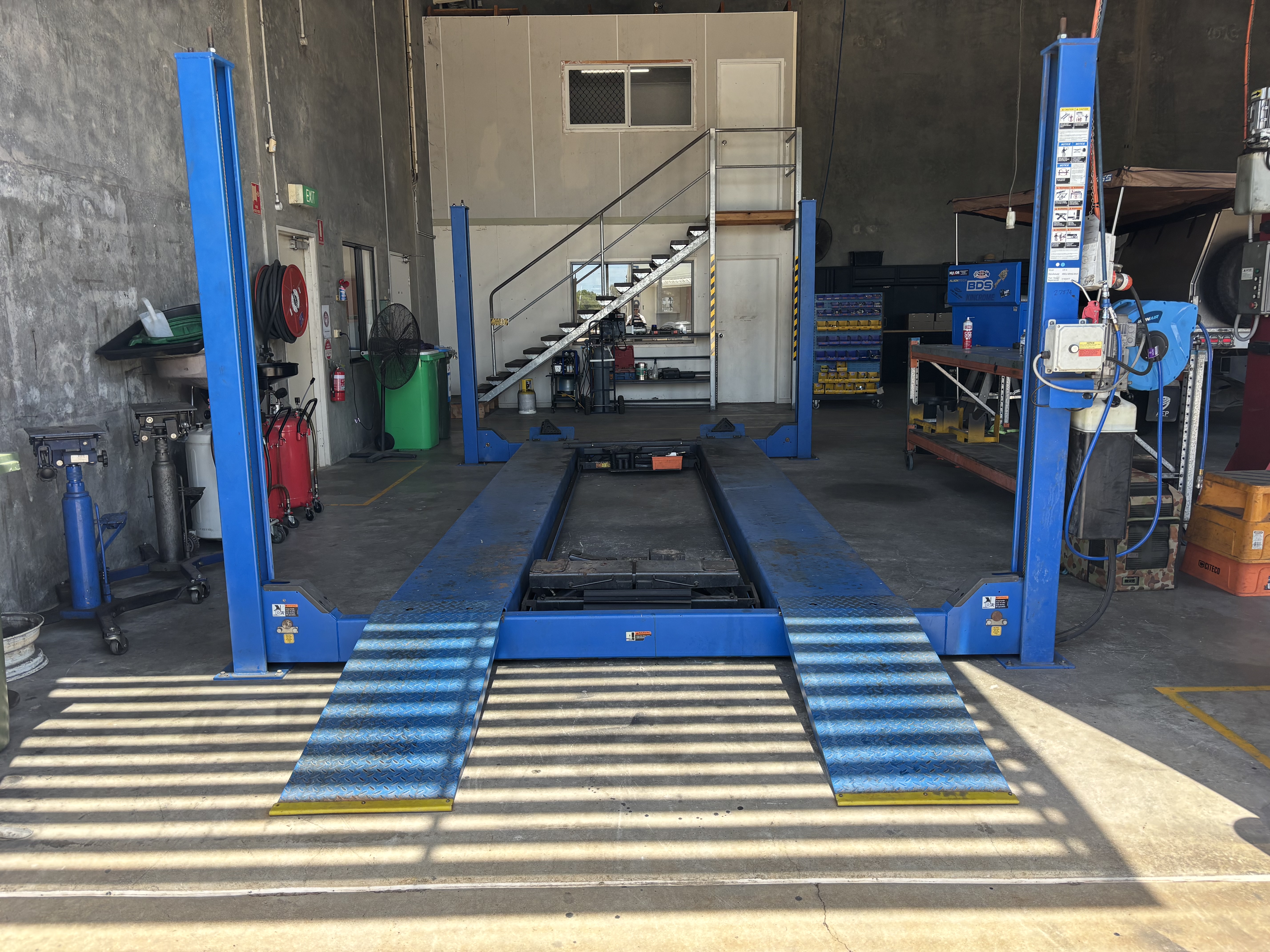2 · Rotary Lifts CR14 4-Post Vehicle Hoist