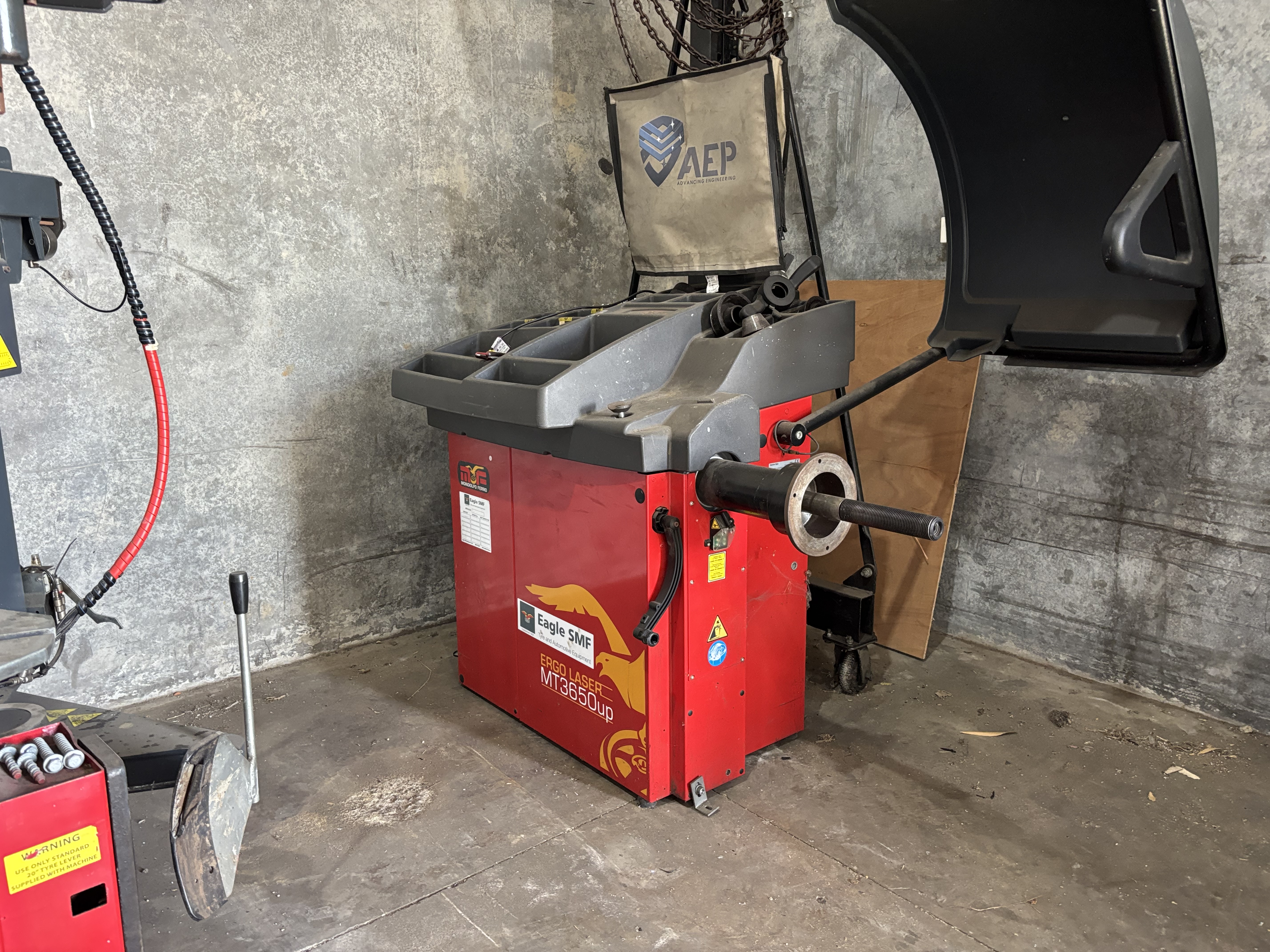 6 · 2022 Mondolfo Ferro MT3650 UP Wheel Balancer