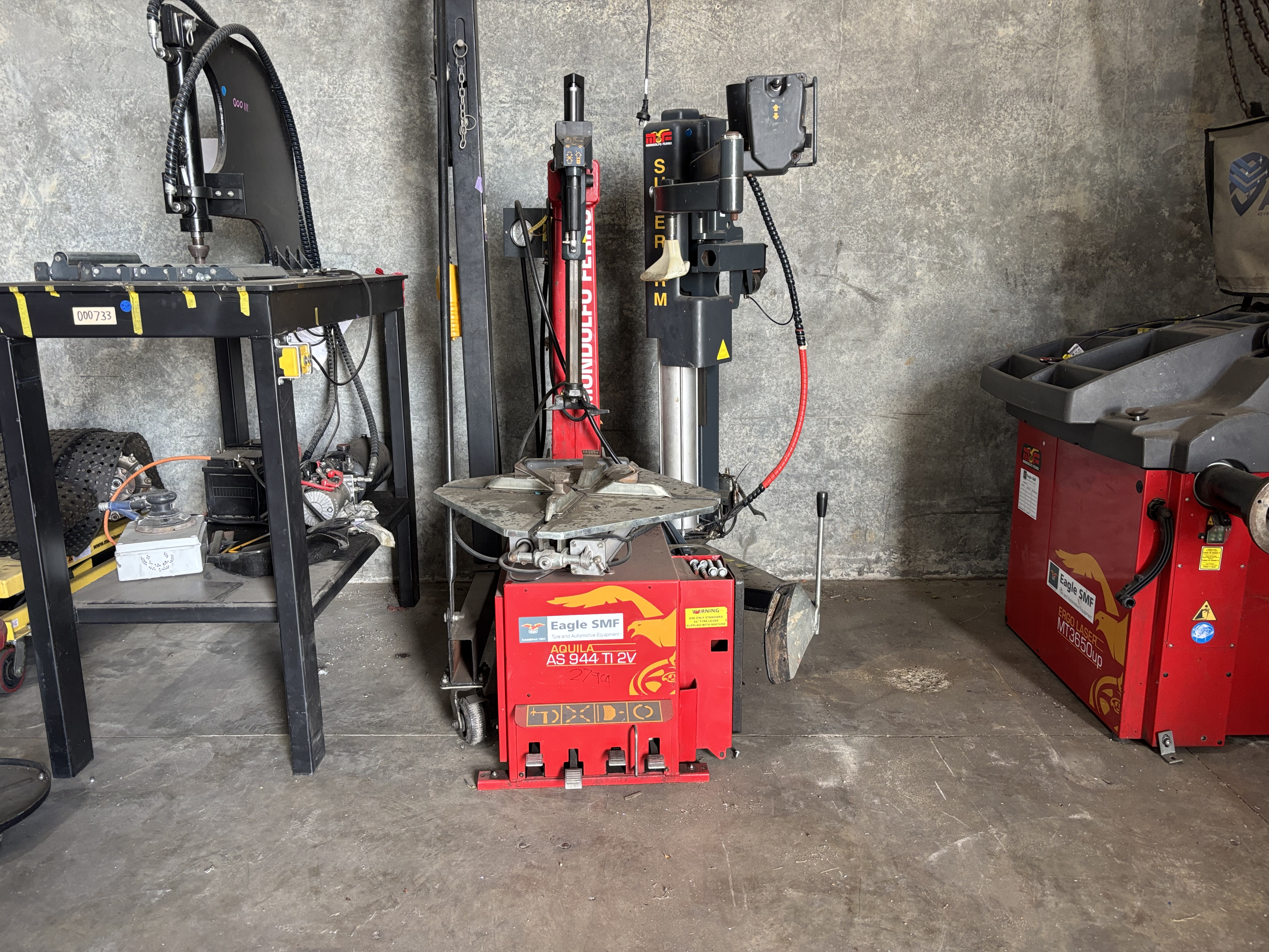 8 · Nexion Spa AS944TI 2V Automatic Tyre Changer