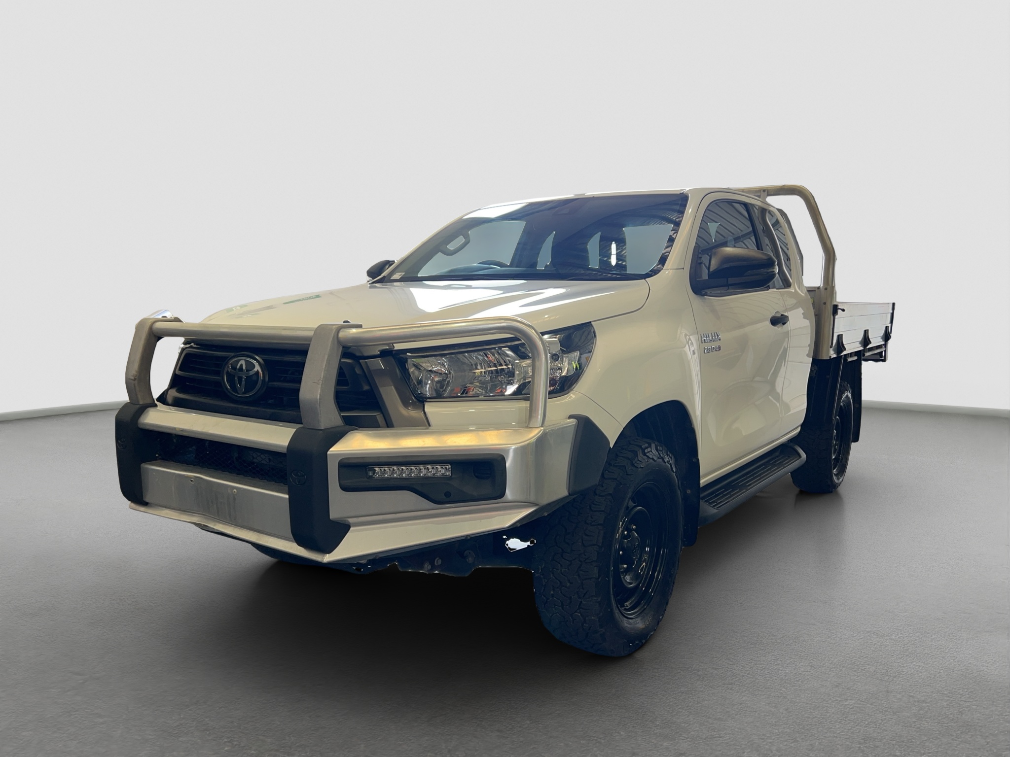 10 · 2020 Toyota Hilux 4x4 SR Diesel (Auto) (Ex Lease)