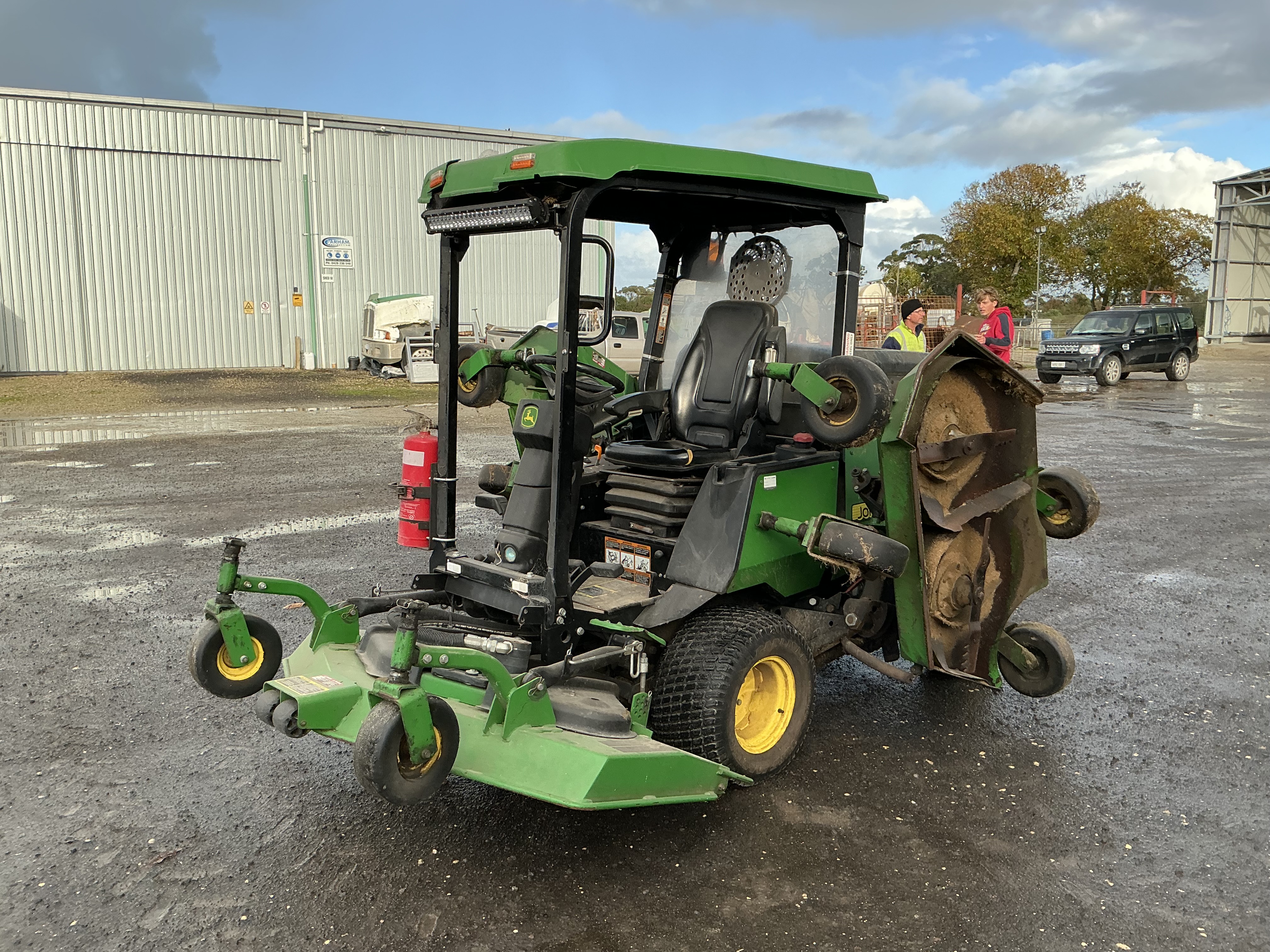 8 · 2017 John Deeere 1600 Ride On Mower