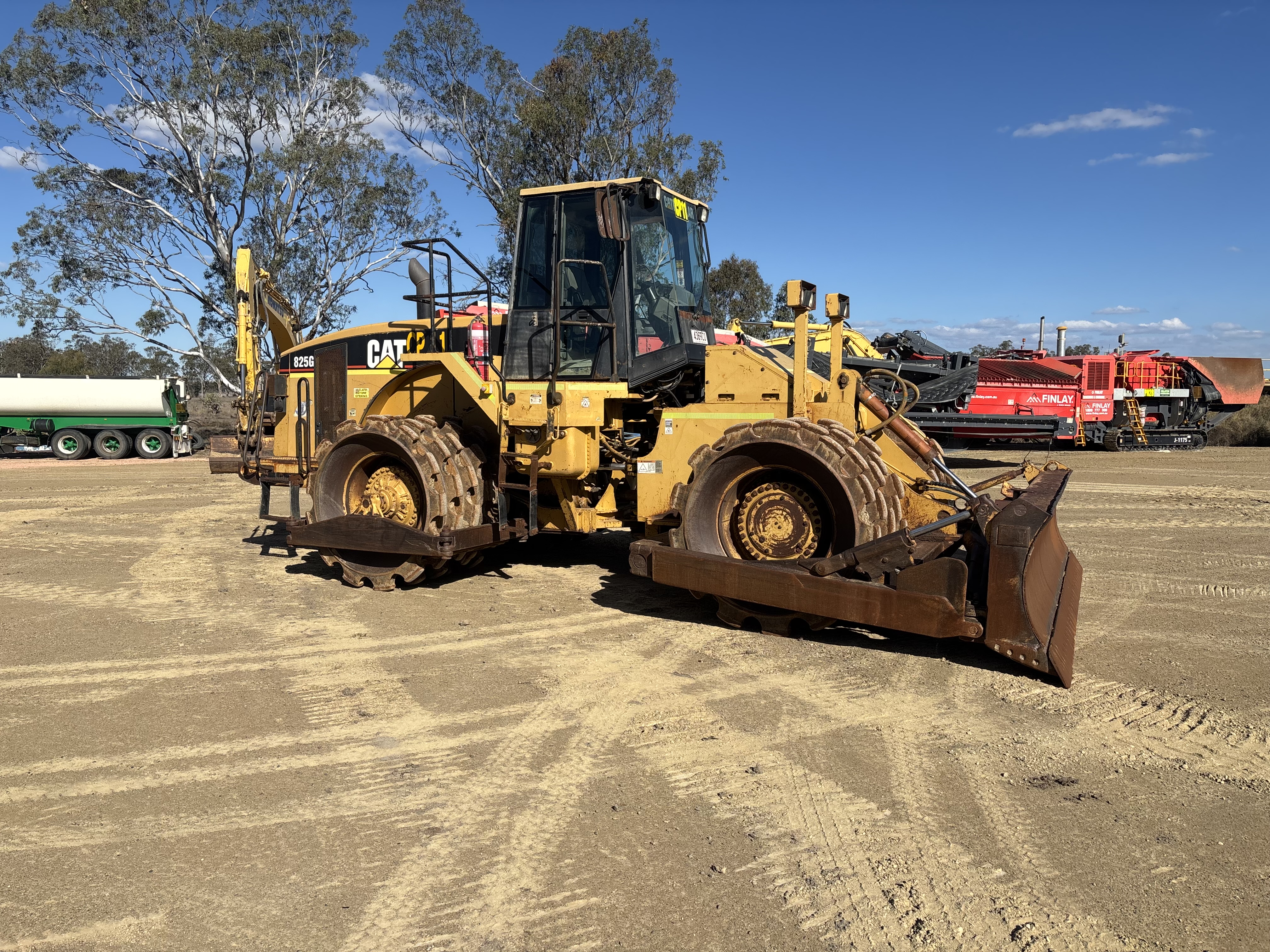 1996 Caterpillar 825CGP Padfoot Soil Compactor