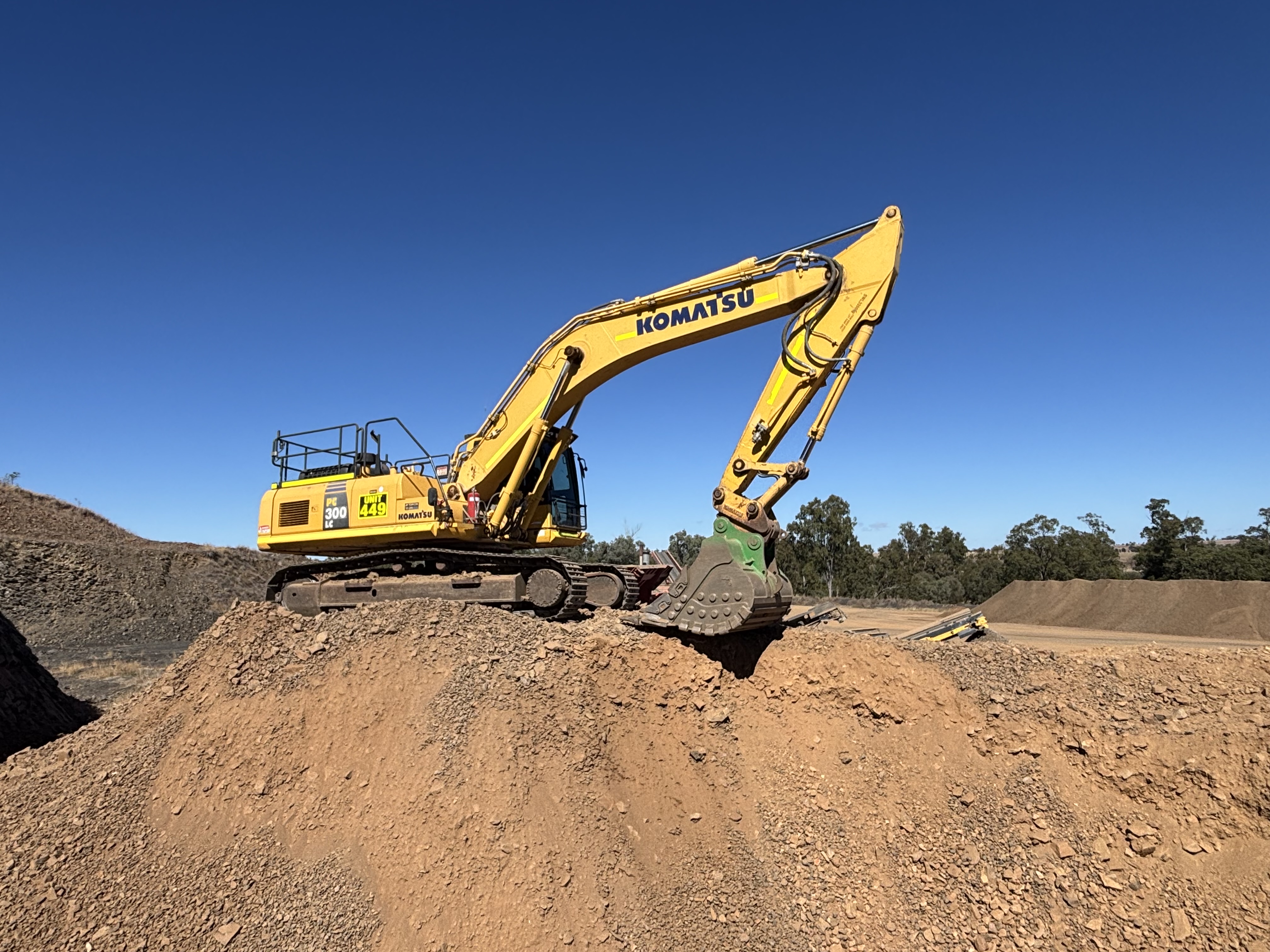 6 · 2018 Komatsu PC300LC-8 Excavator