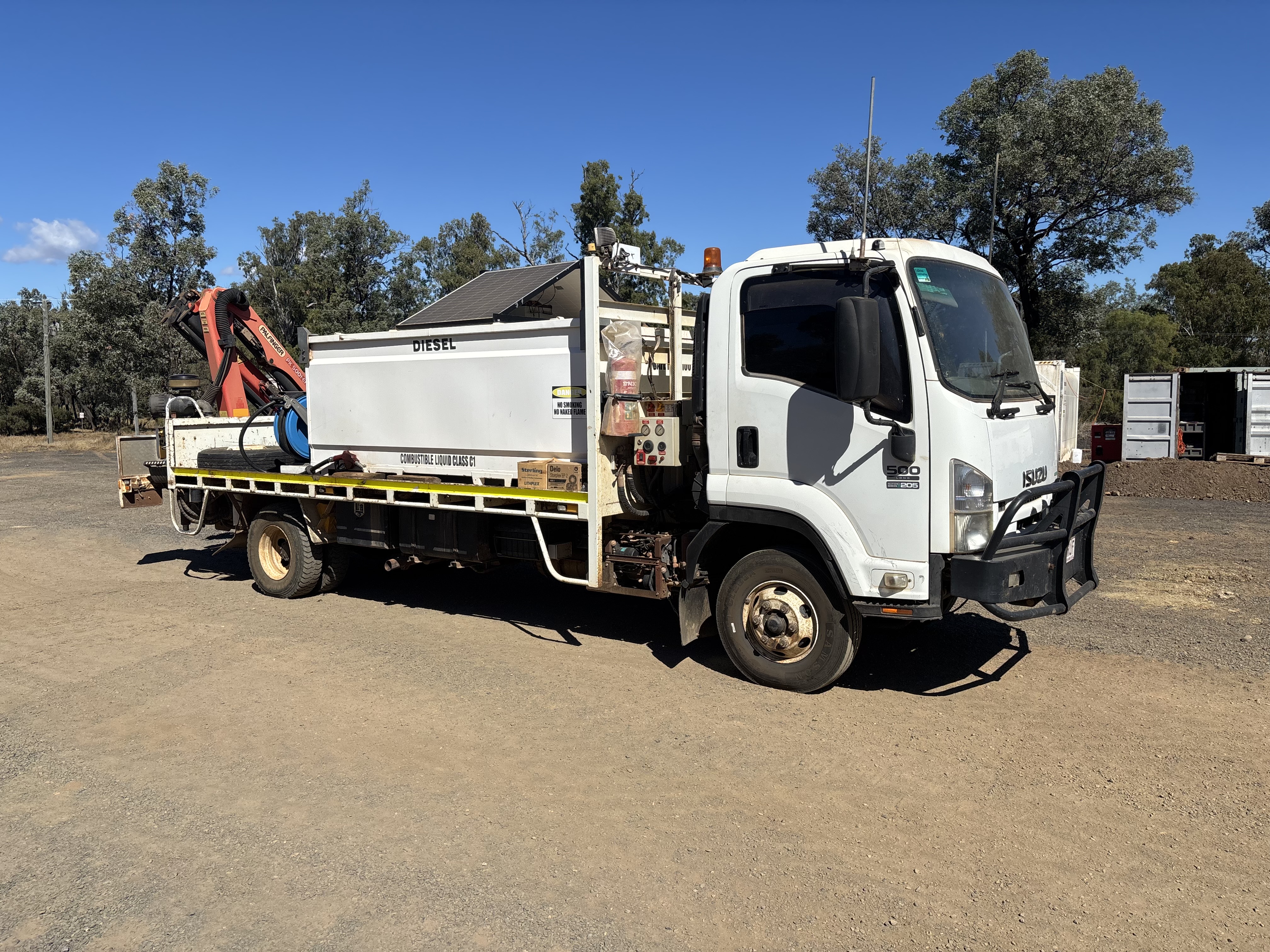 7 · 2011 Isuzu FRR500 4x2 Service Truck