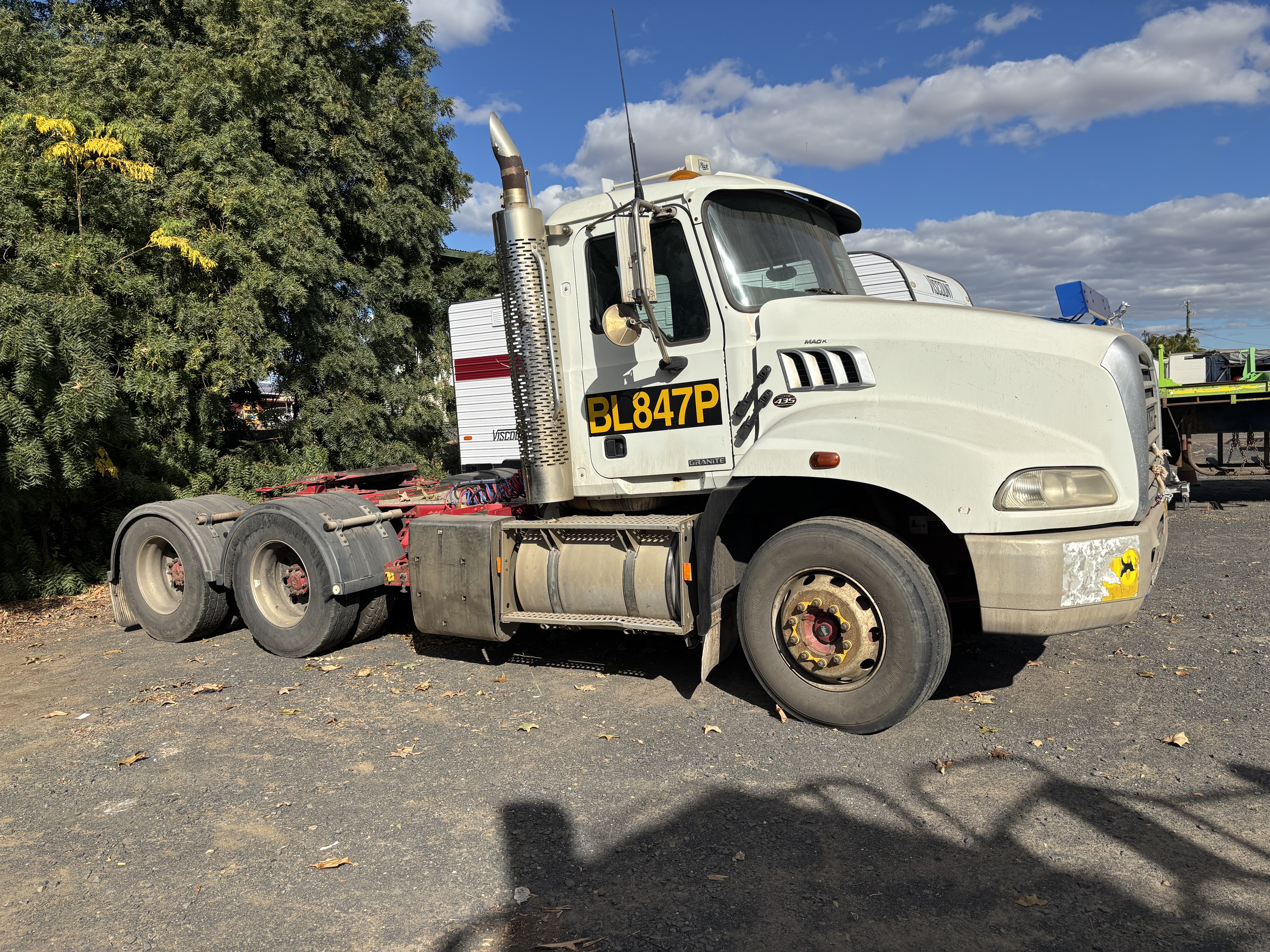 3 · 2011 Mack Granite   6x4 Prime Mover