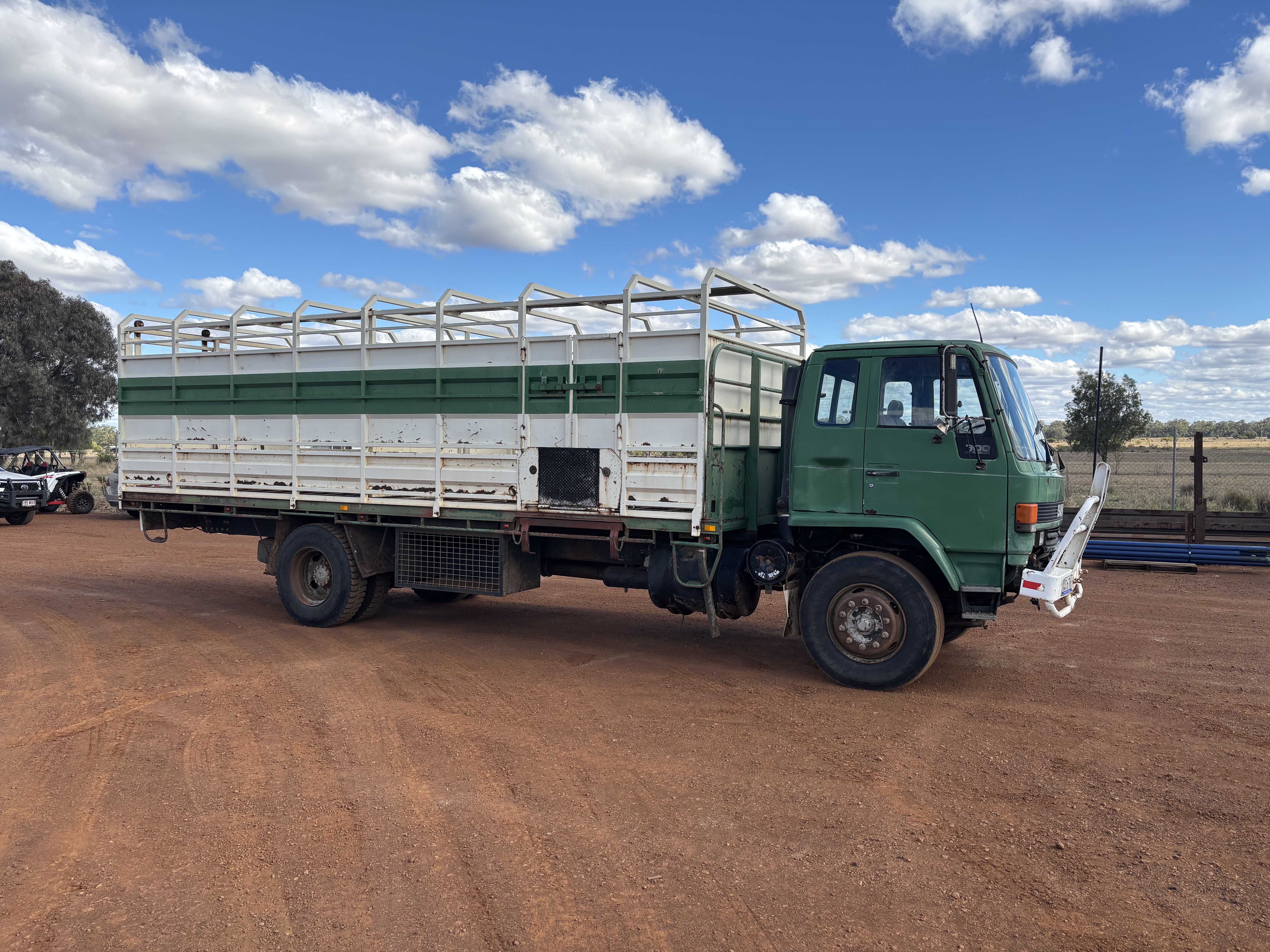 16 · 1989 Isuzu FV2   4x2 Stock Truck (EX CORPORATE PASTORAL)