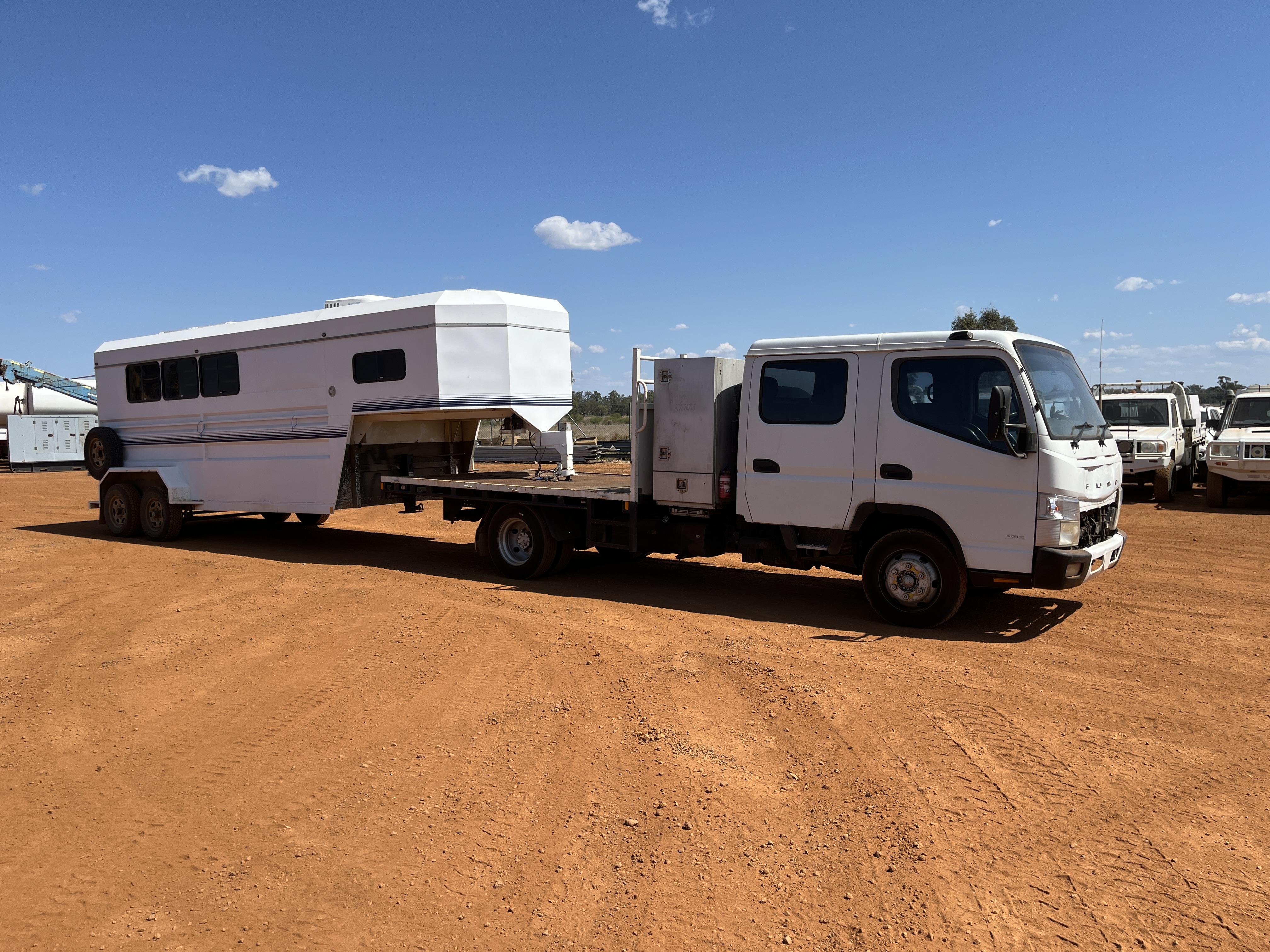 11 · 2011 Mitsubishi Canter 7/800 With 2007 Connelly 3 Horse Gooseneck  Package