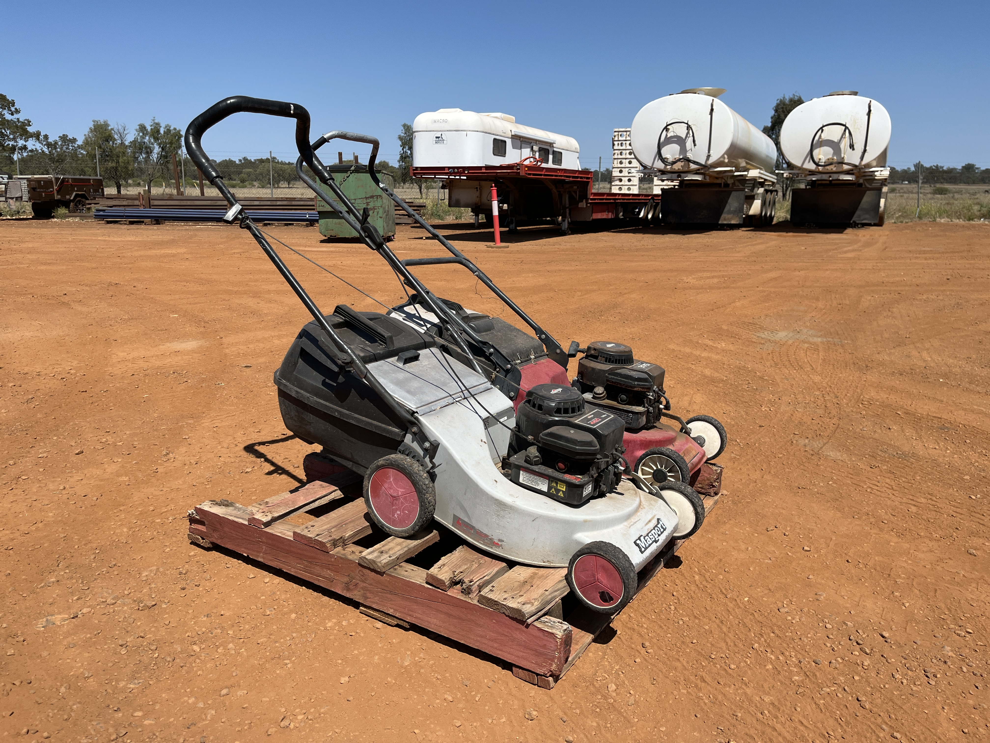 1 x Parklander Lawnmower And 1 x Masport Lawnmower