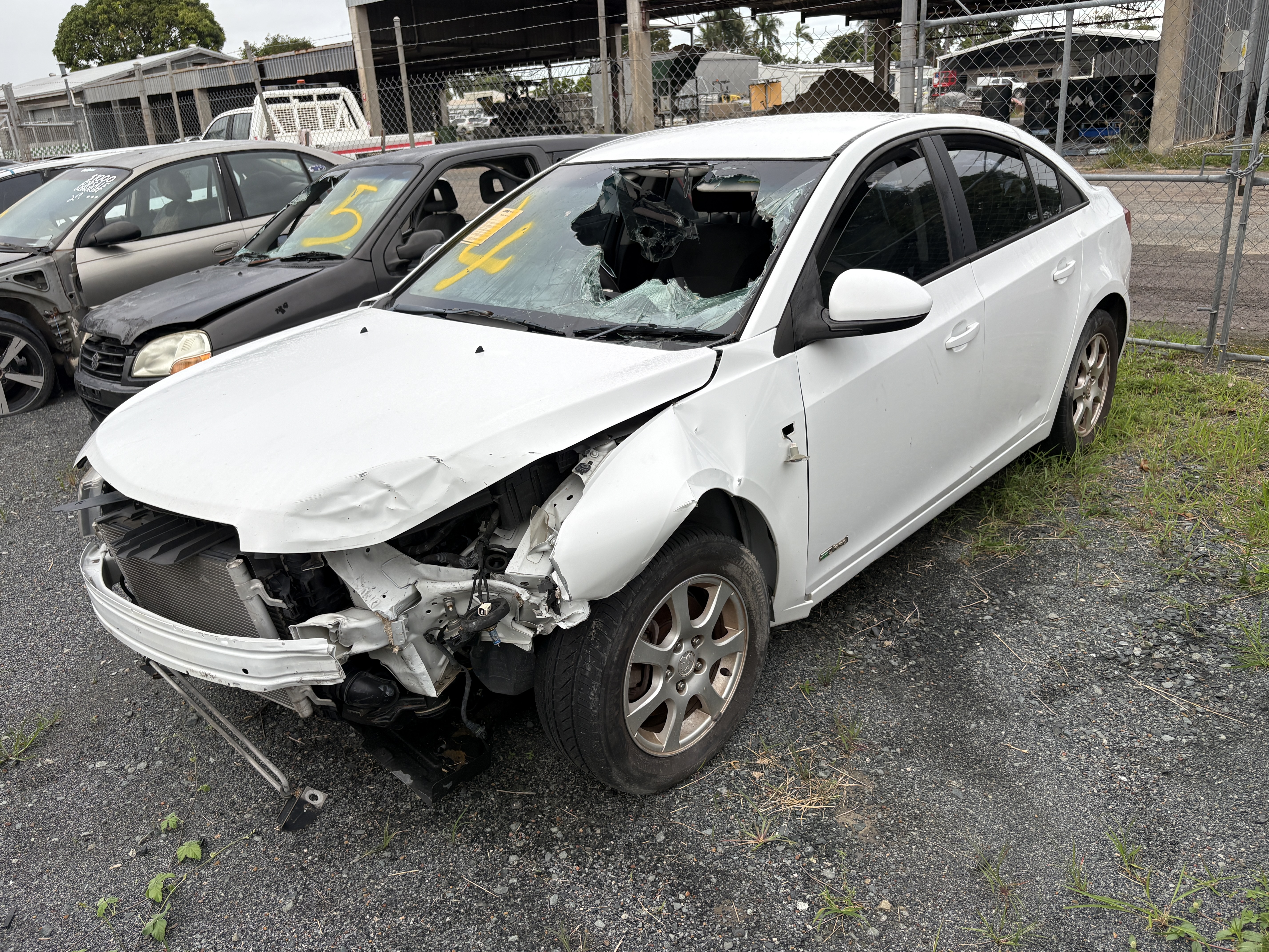 4 · +4 Holden Cruze Sedan