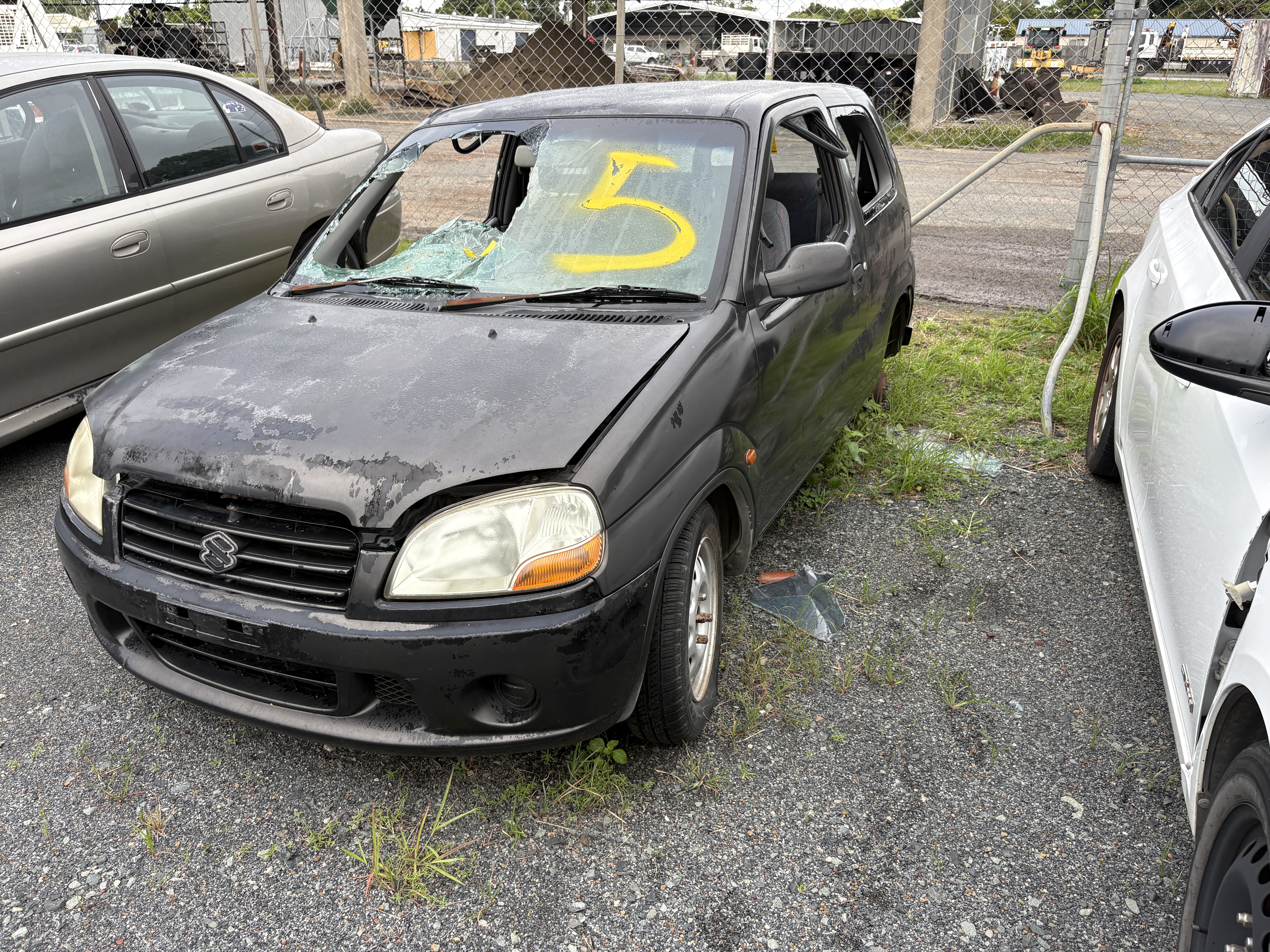 5 · +5 Suzuki Ignis Hatchback