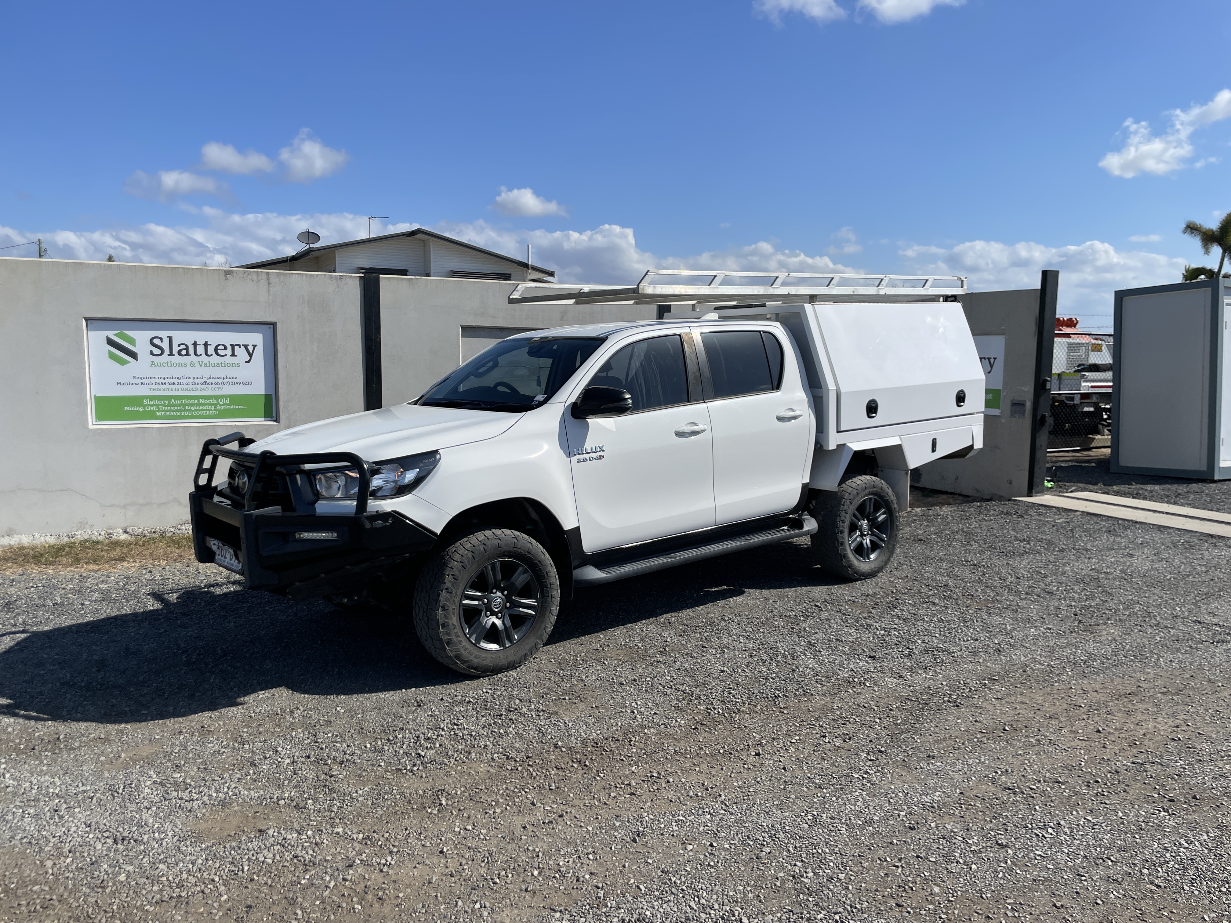 9 · 2023 Toyota Hilux SR Diesel