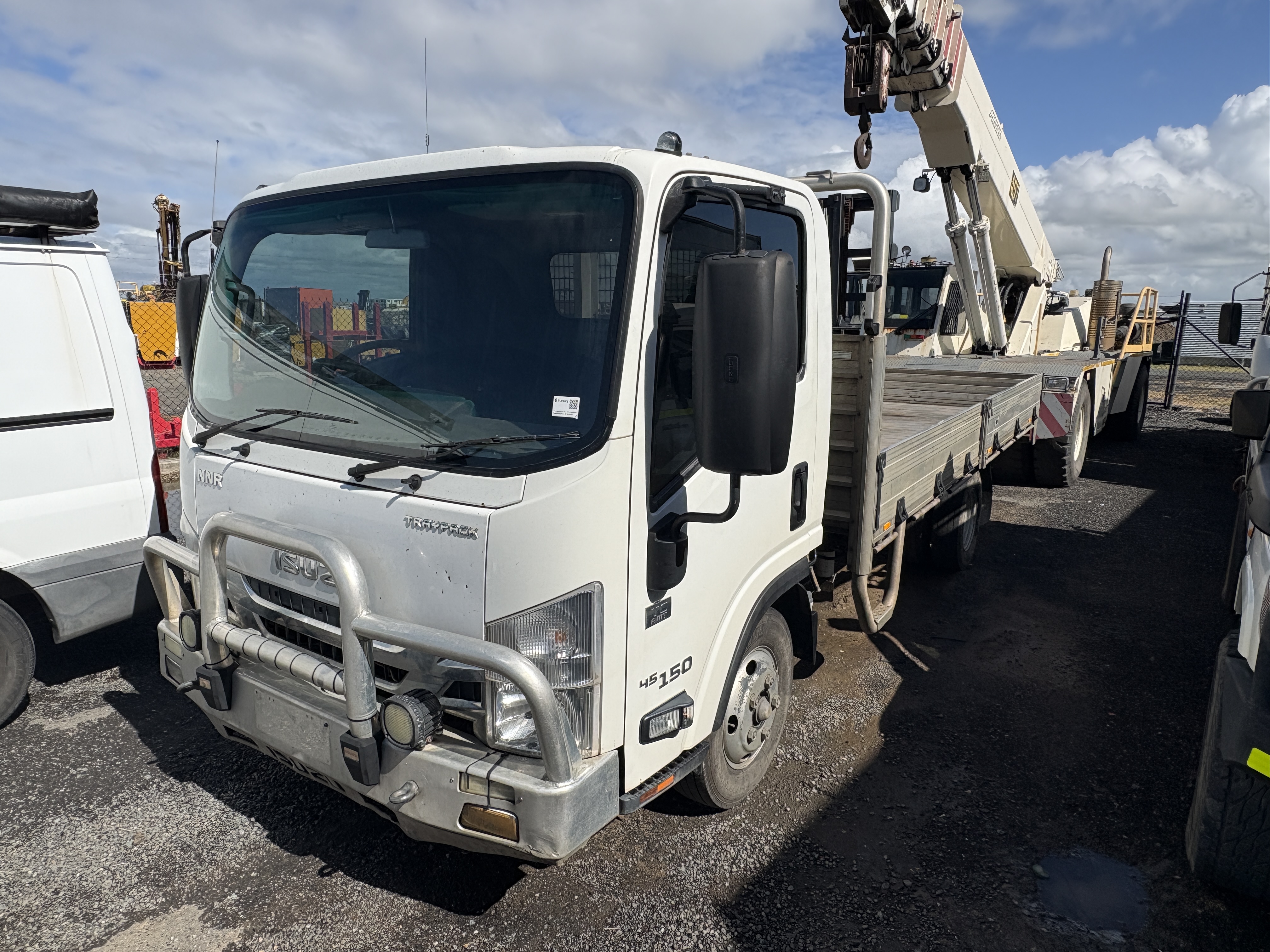 14 · 2019 Isuzu NNR 150   4x2 Tray Truck