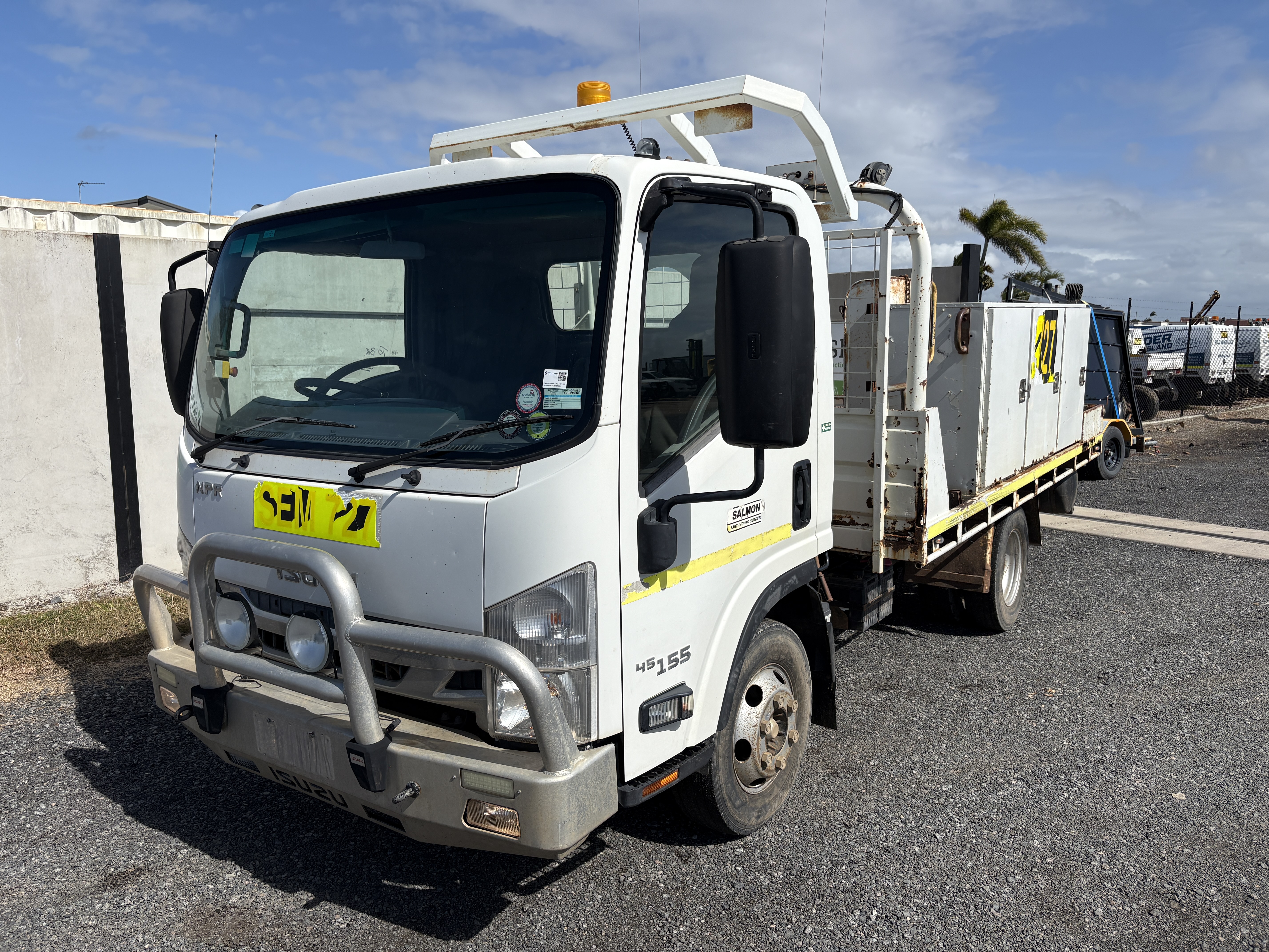 15 · 2015 Isuzu NH NPR   4x2 Tray Truck