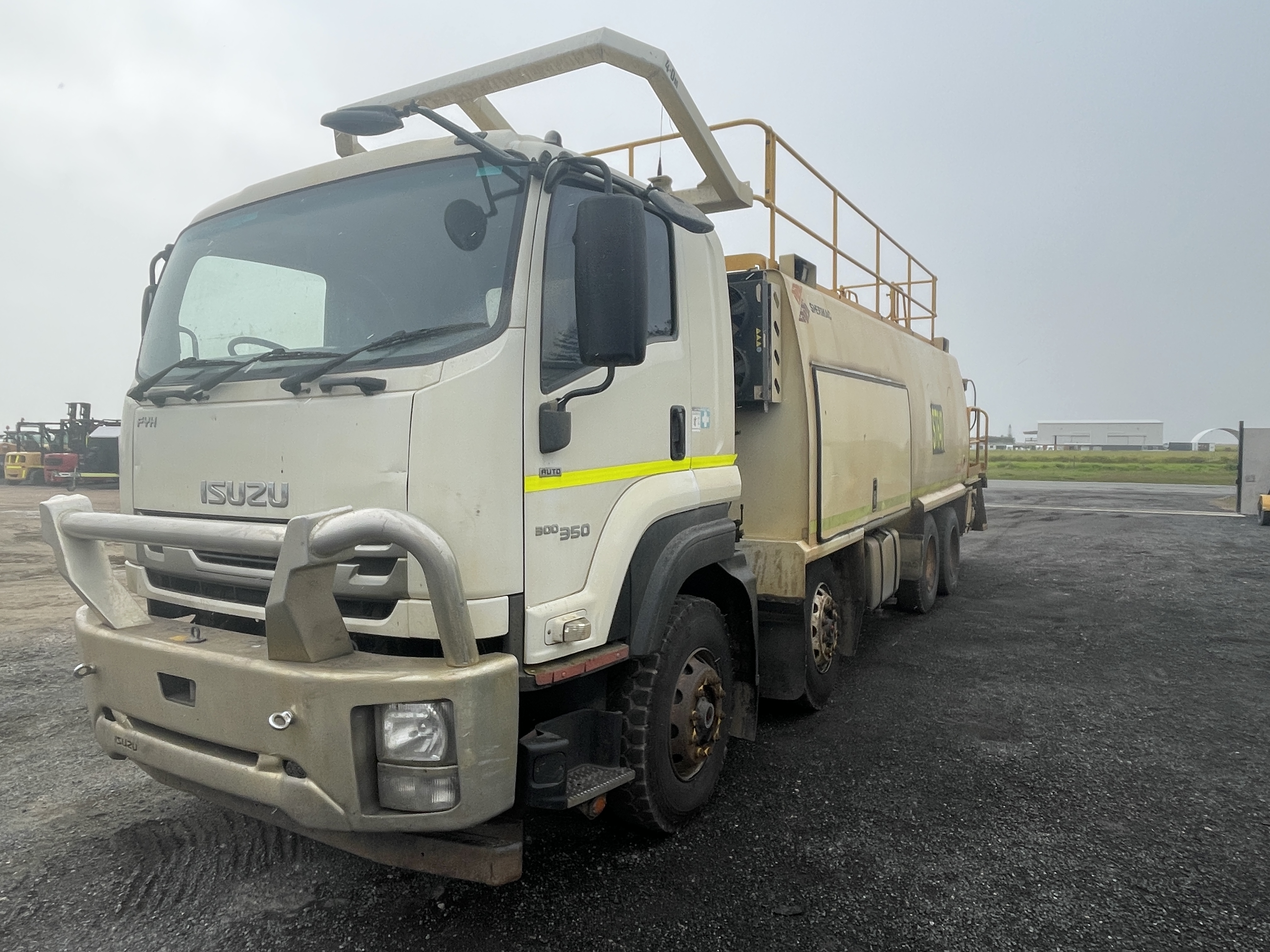 2020 Isuzu FYH 300 350 8x4 Service Truck