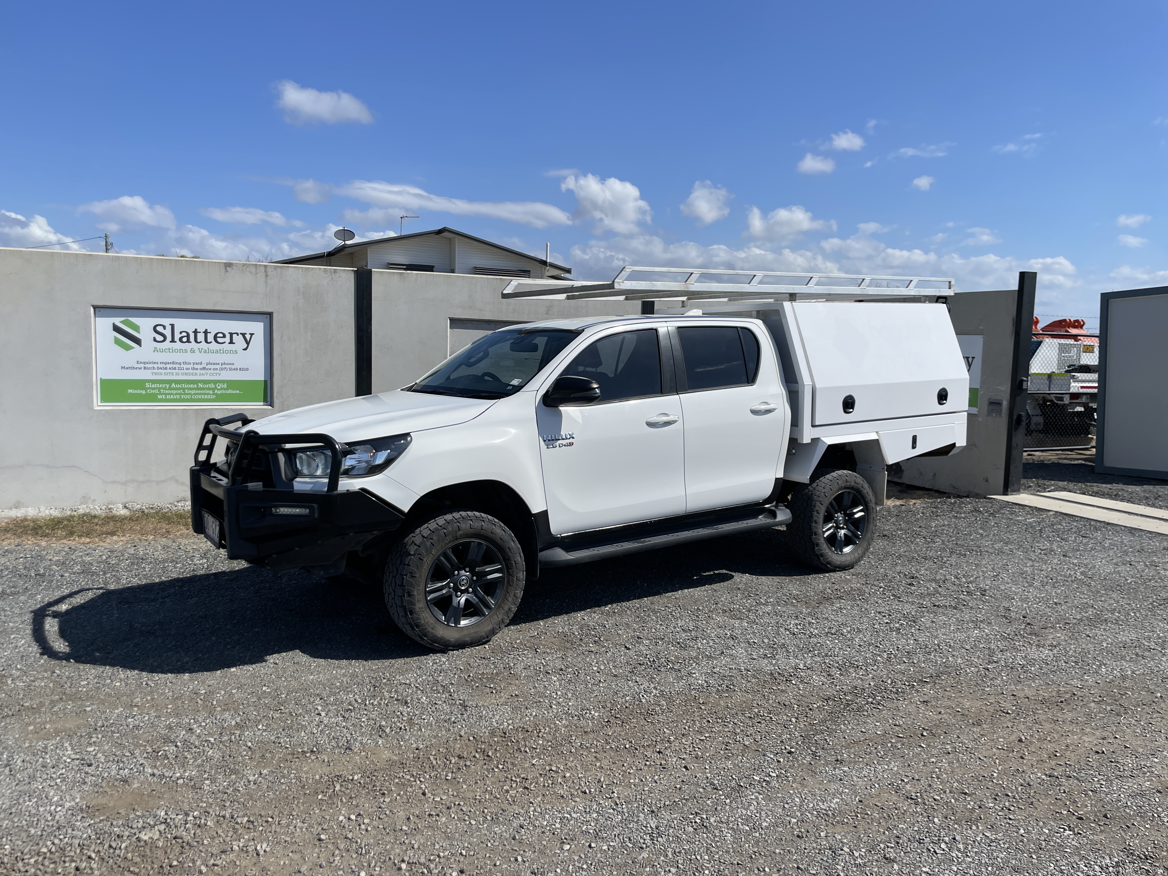 11 · 2022 Toyota Hilux SR Diesel