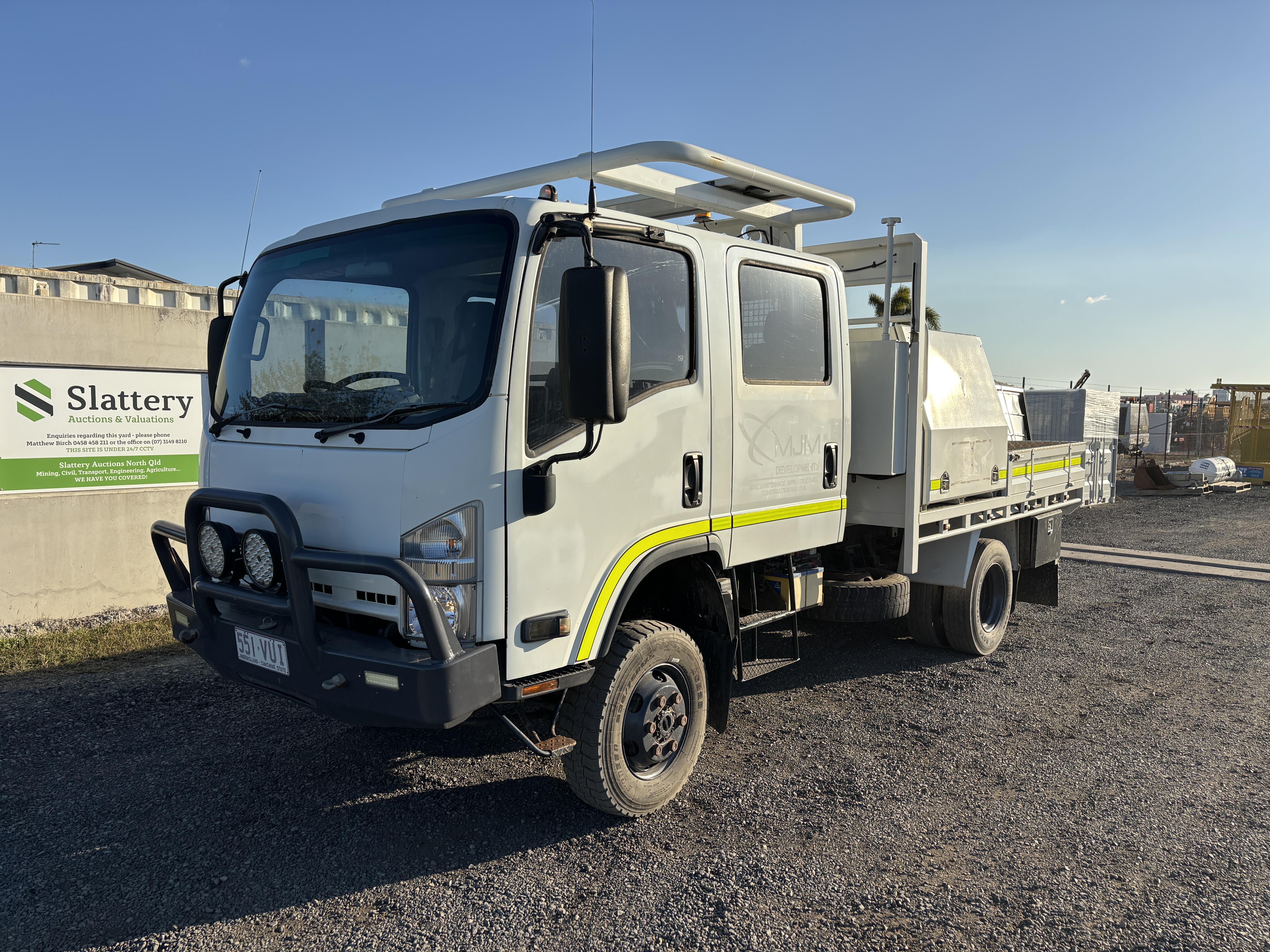 18 · 2013 Isuzu NPS   4x4 Tray Truck