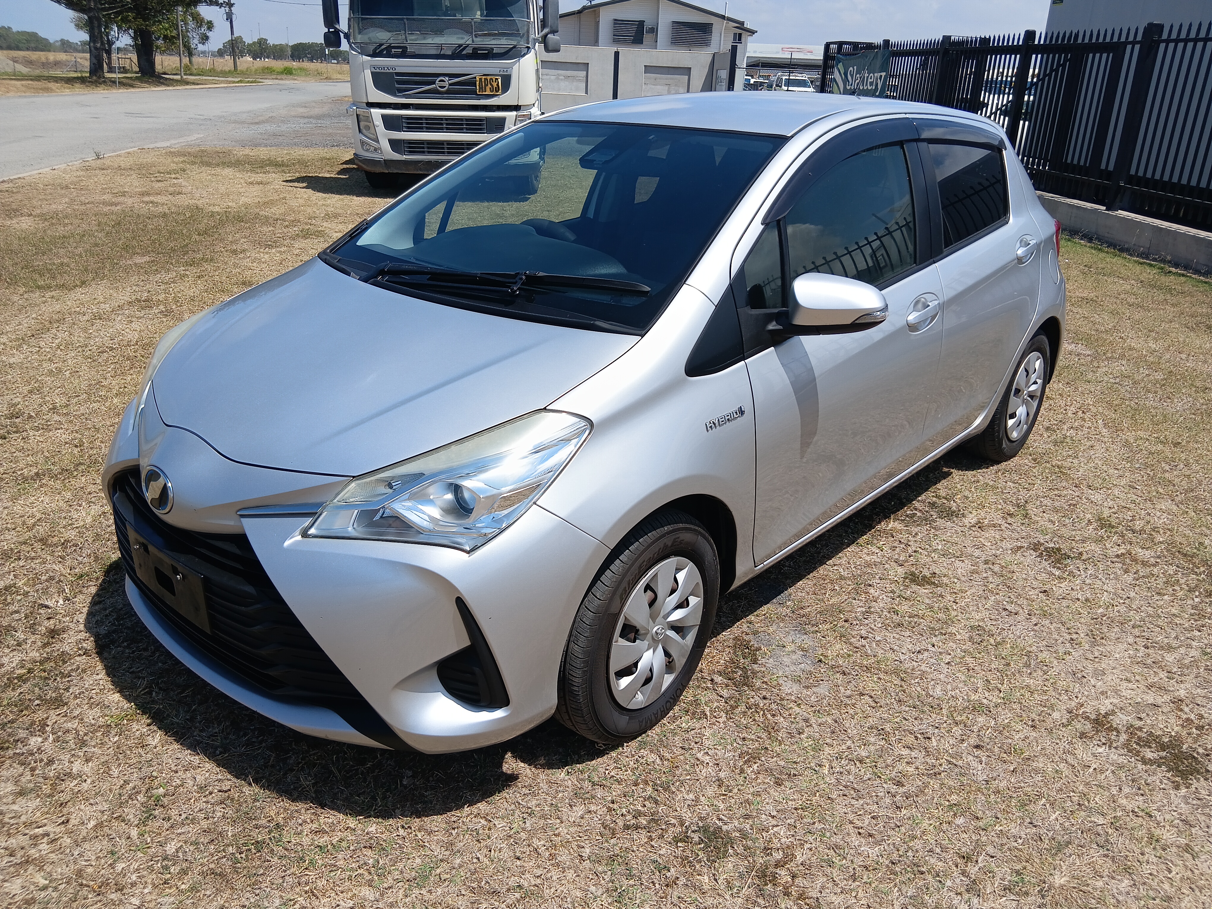 13 · 2018 Toyota Vitz F Petrol