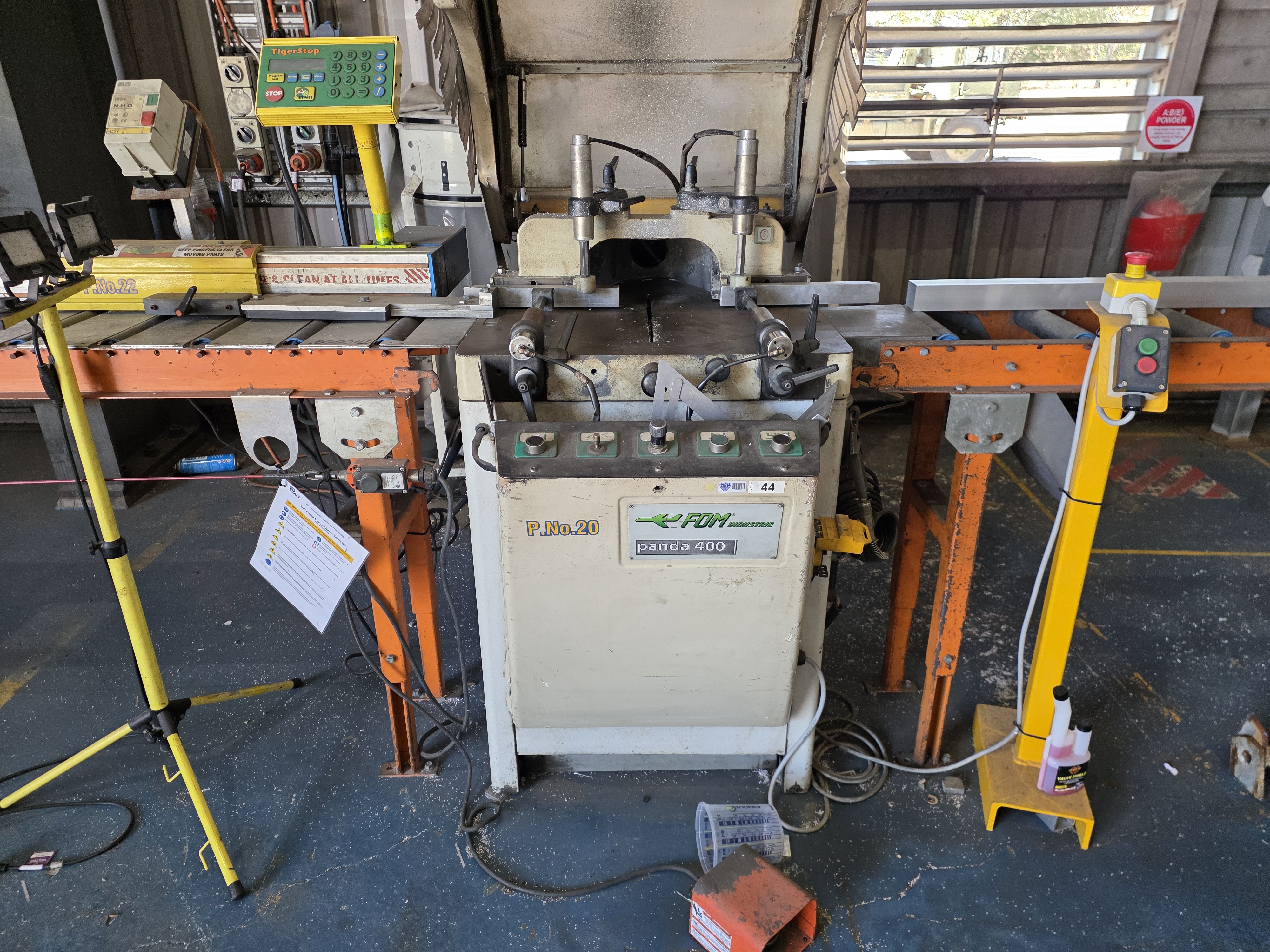 17 · 2007 Form Industries Panda 400 Up-Feed Blade Saw