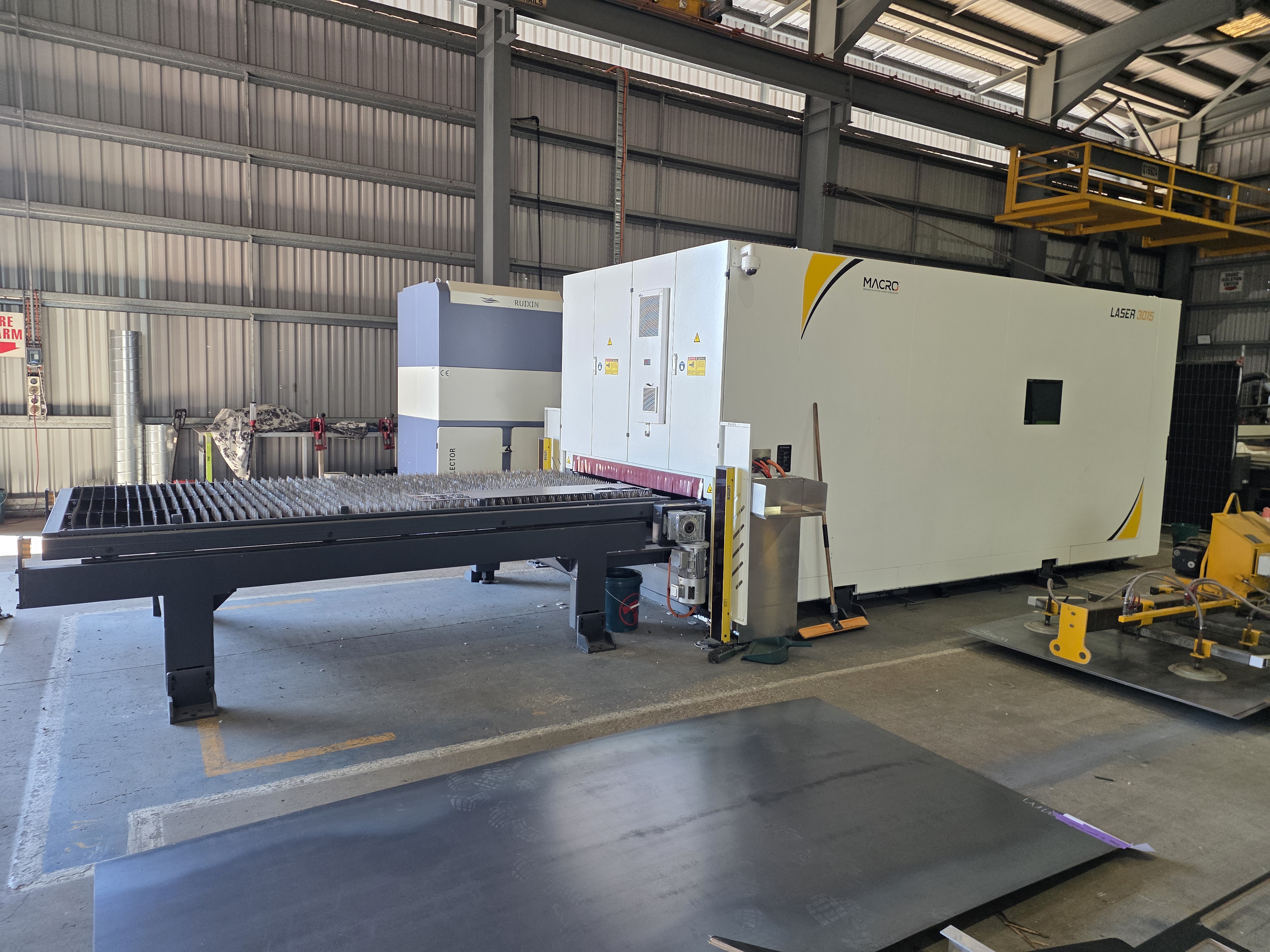 2 · 2025 Hugong ECOLASER-3015 Laser Cutting Machine