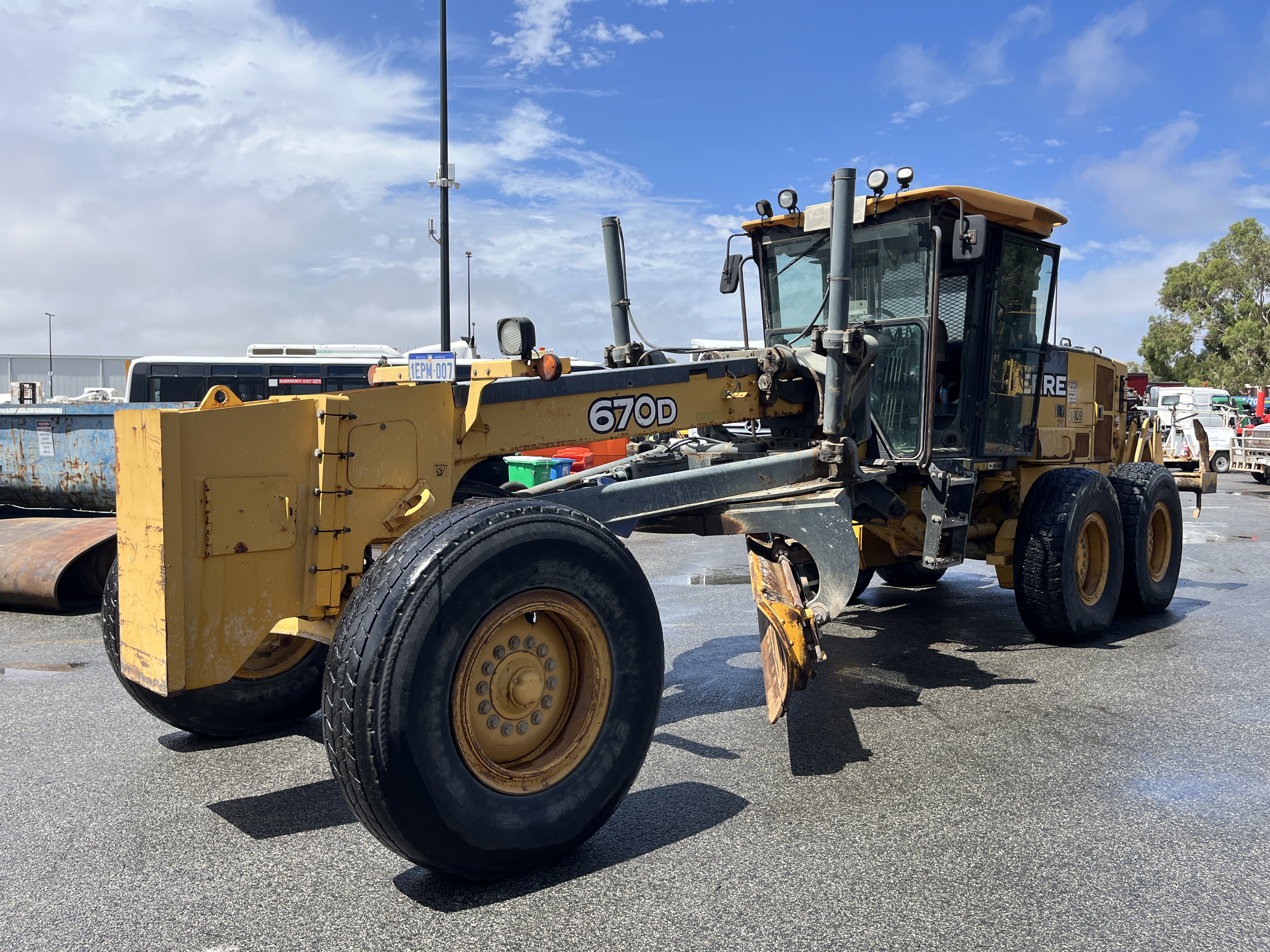 1 · 2008 John Deere 670D Moto Grader