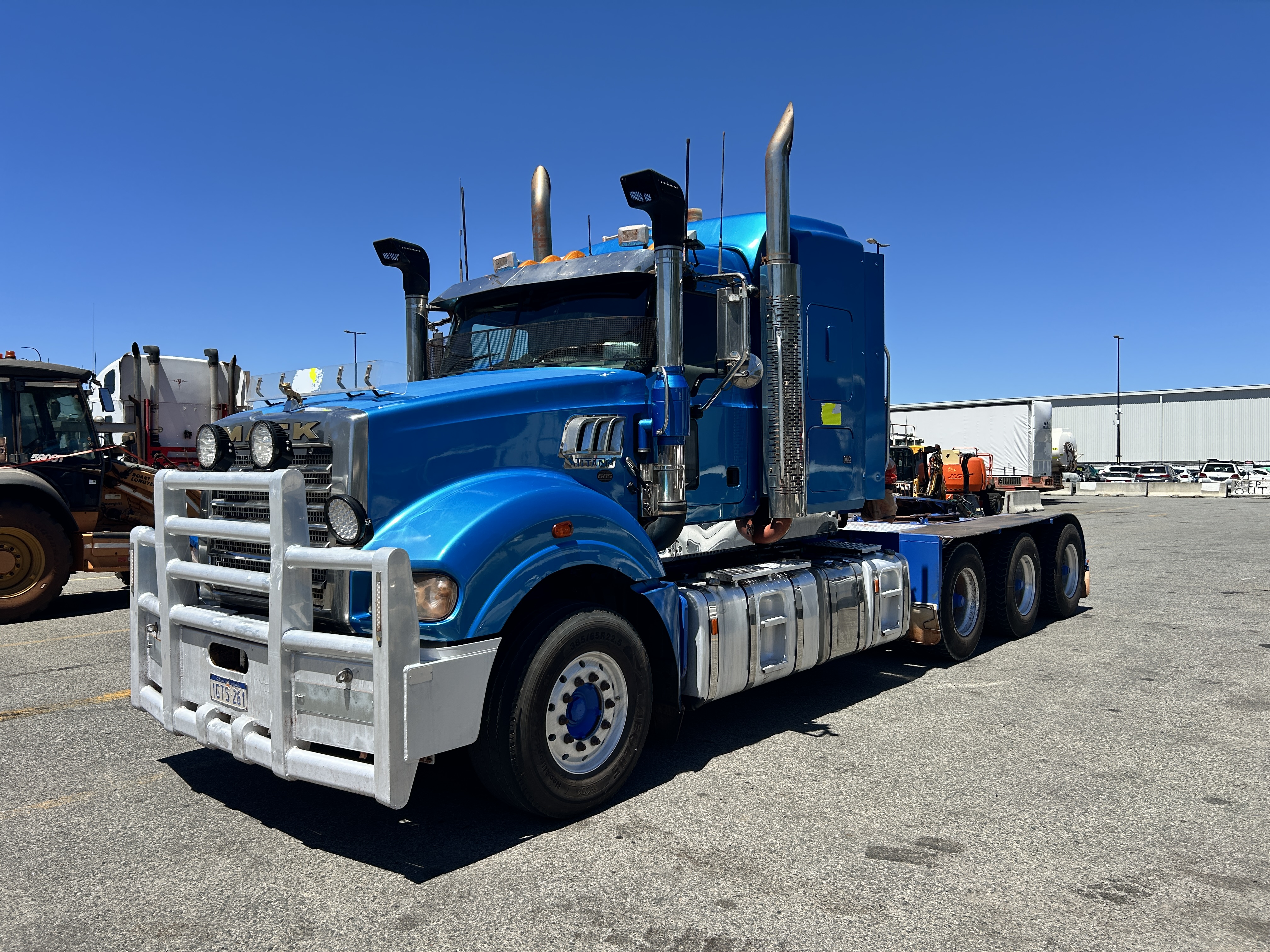 2019 Mack CLXT Titan 8x6 Prime Mover