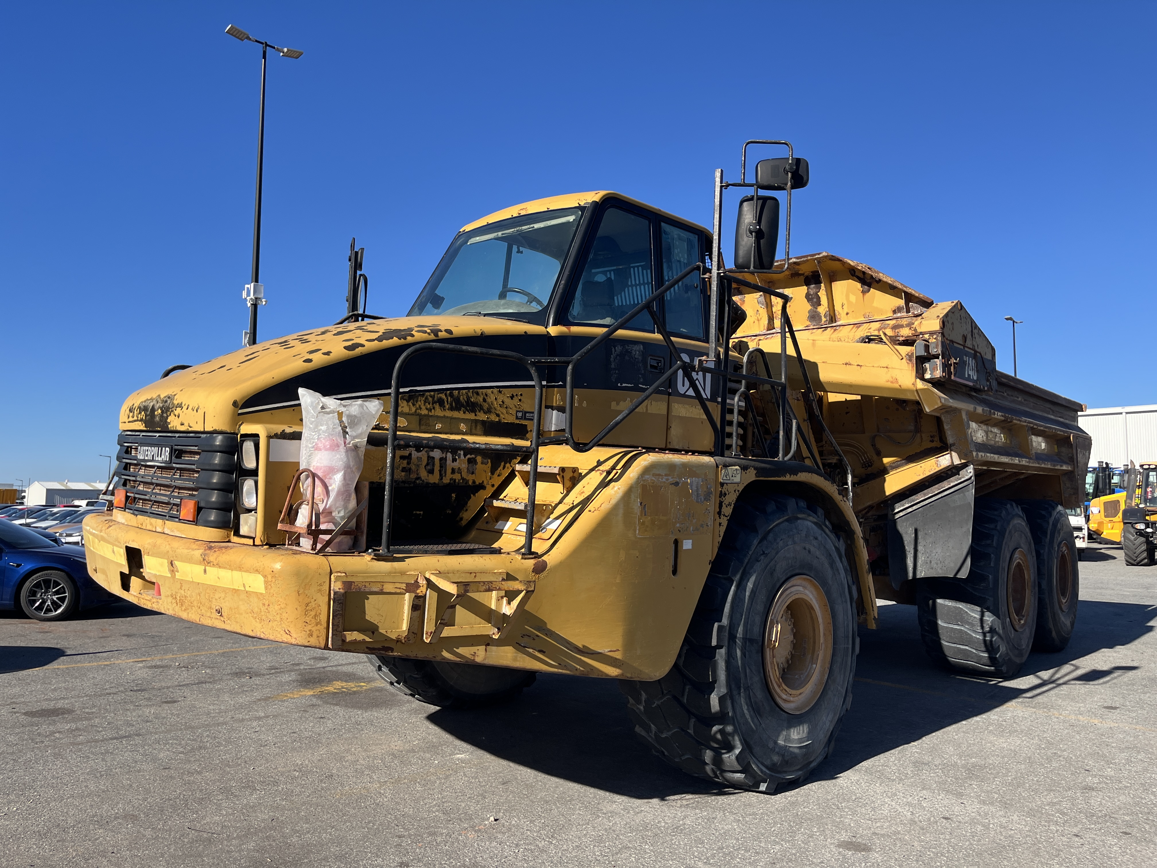 18 · CAT 740 Articulated Dump Truck