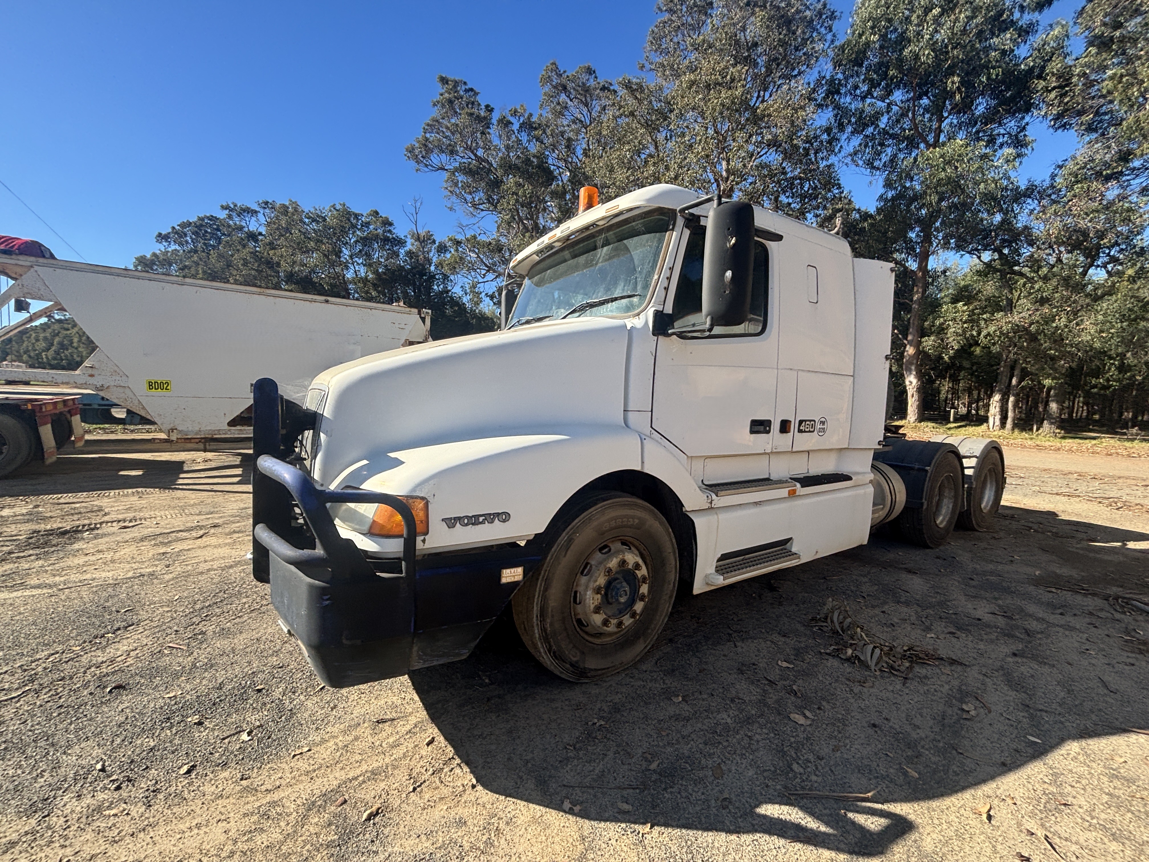 9 · 1998 Volvo NH12   6x4 Prime Mover