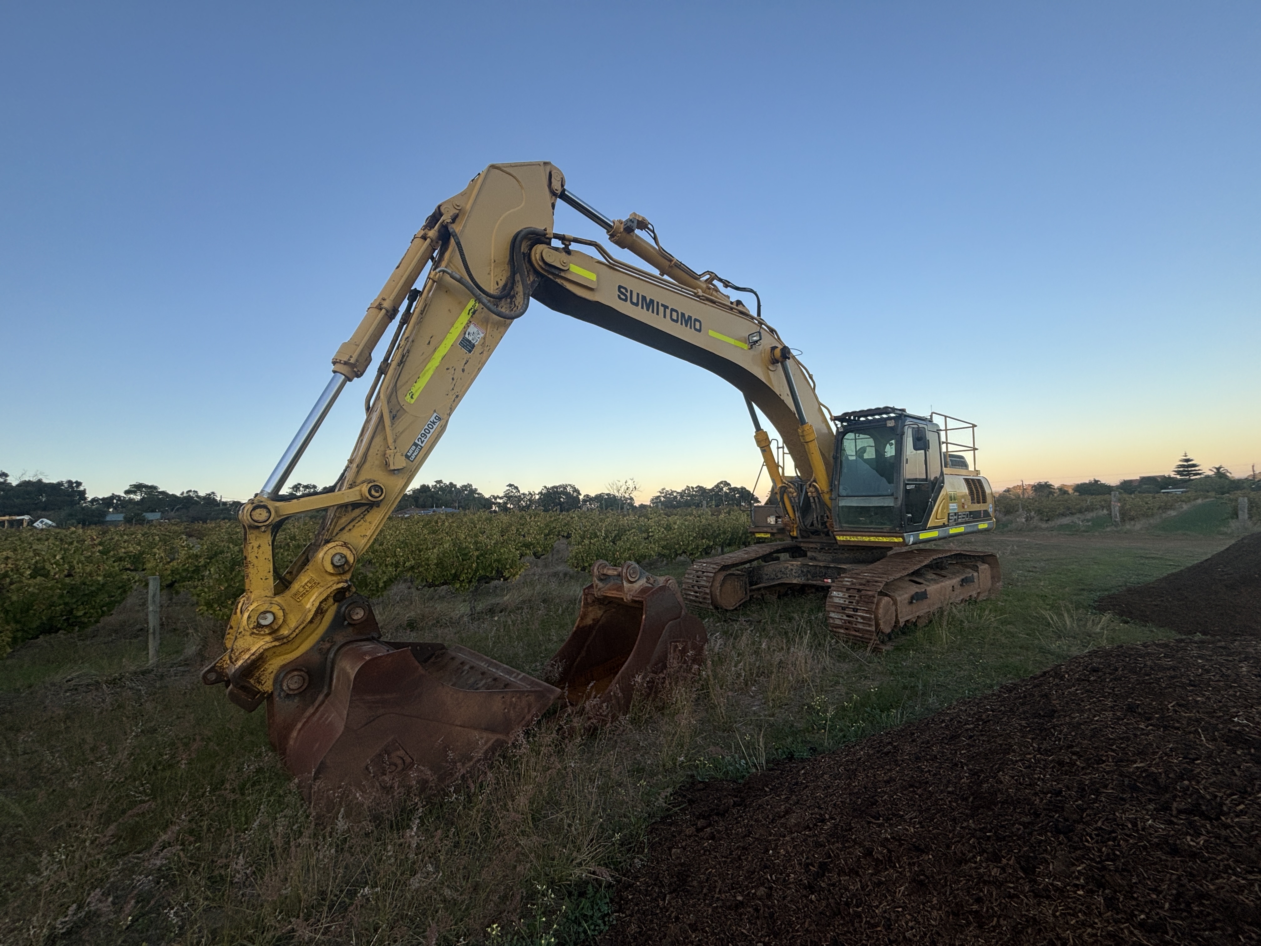 5 · Sumitomo SH350LC-6 Excavator