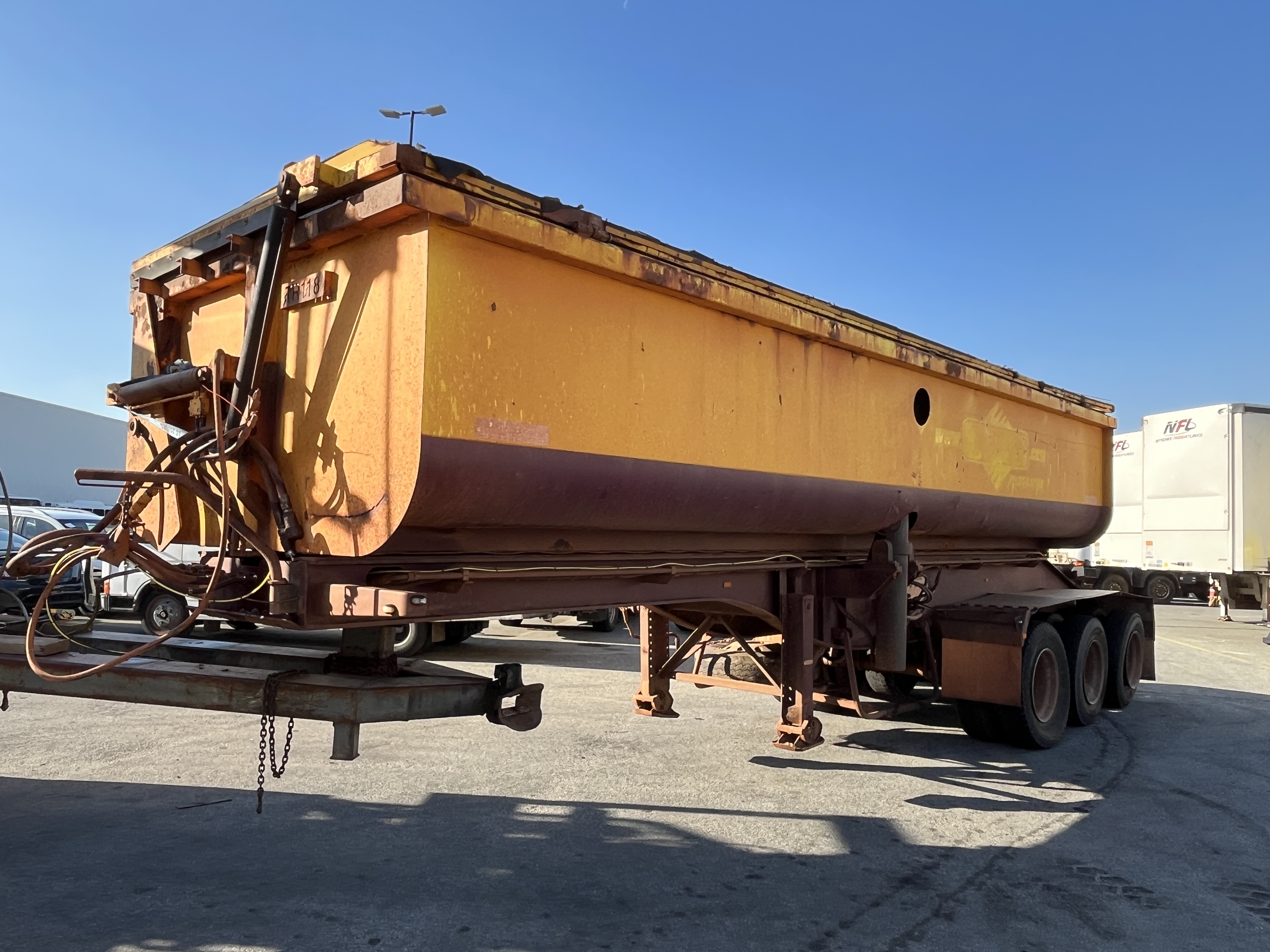 2014 GTE 3-2 Tri-Axle Sidetipper
