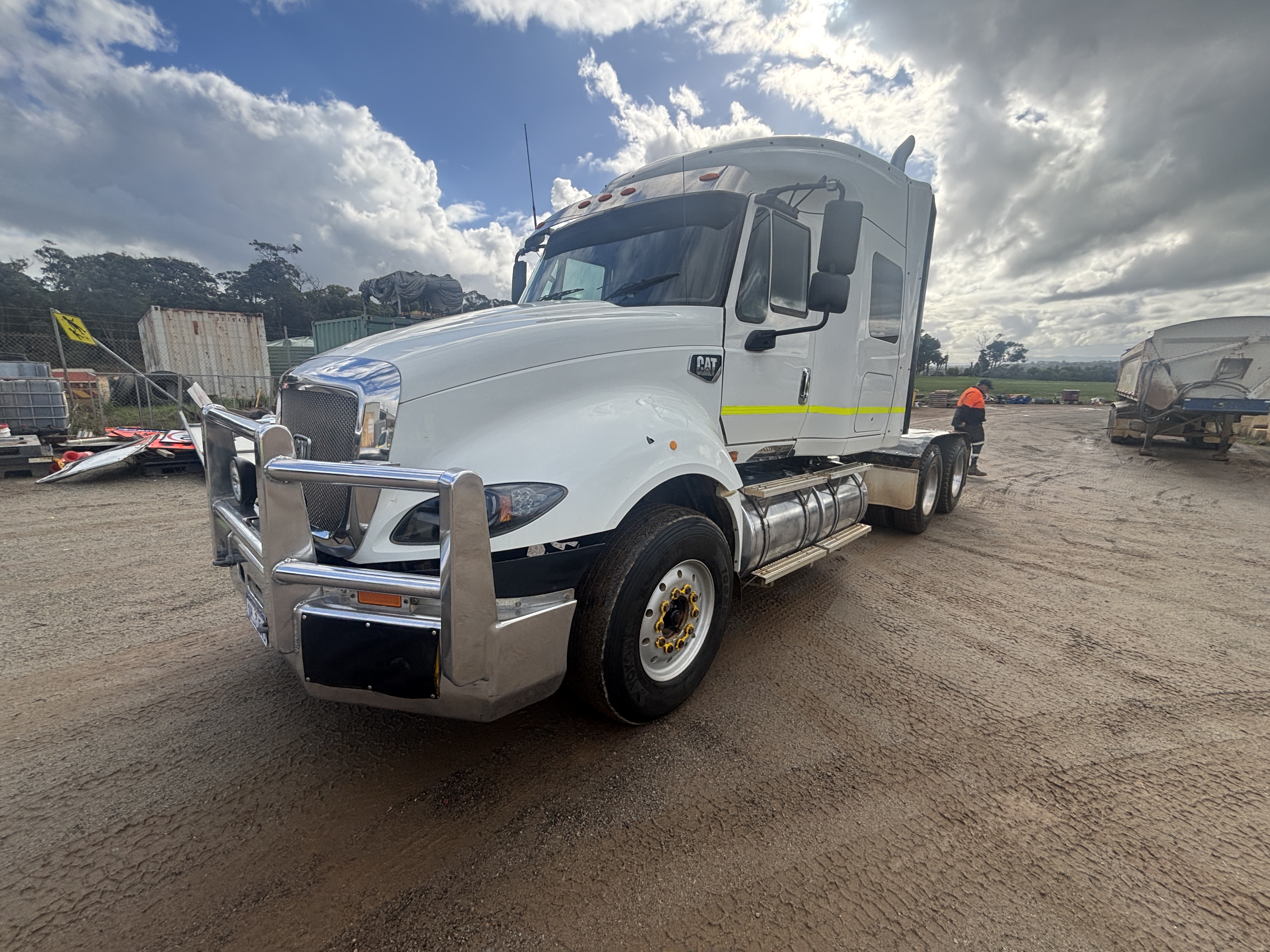 10 · 2014 Caterpillar CT630   6x4 Prime Mover
