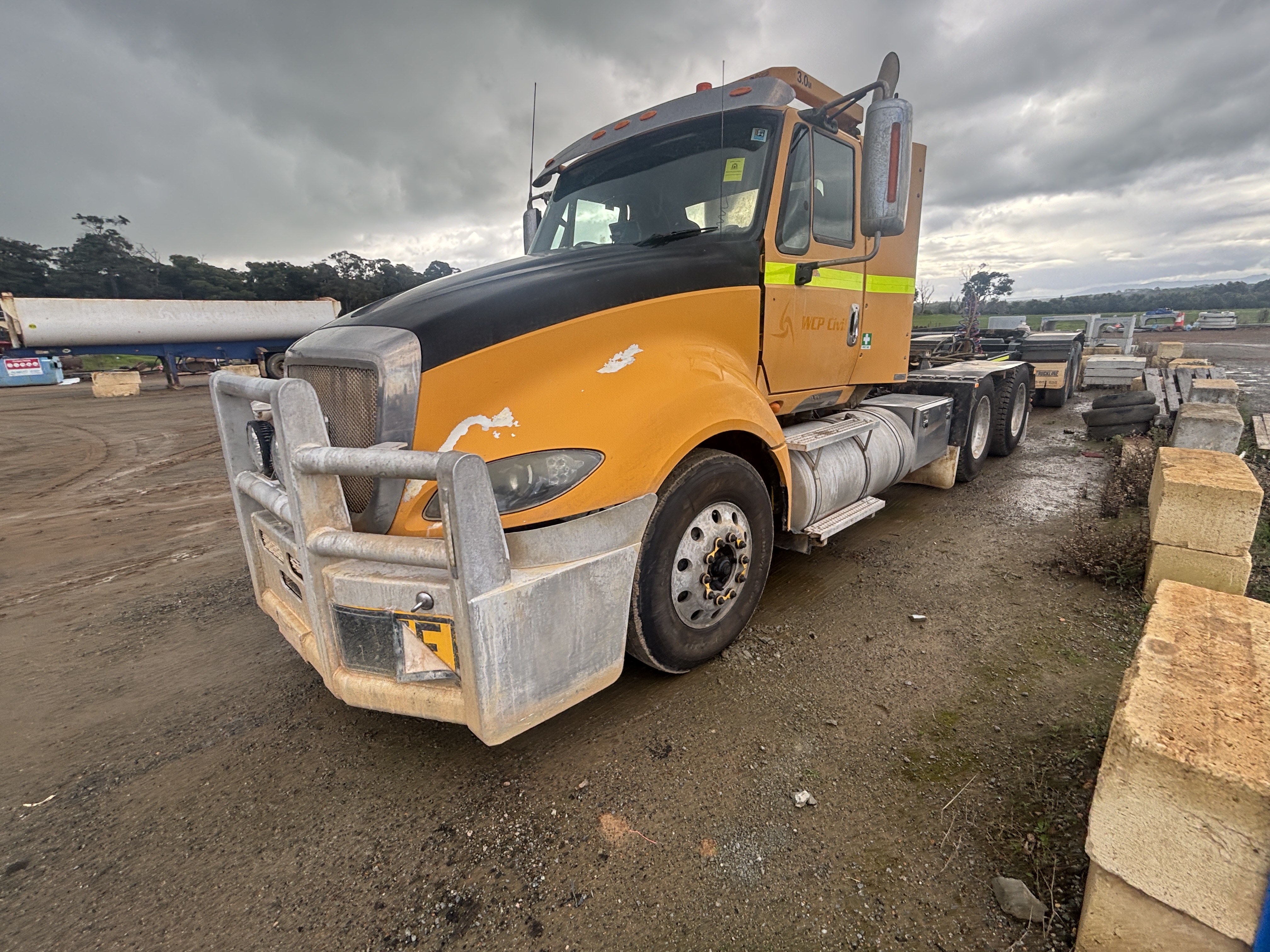 11 · 2013 Caterpillar CT630   6x4 Prime Mover