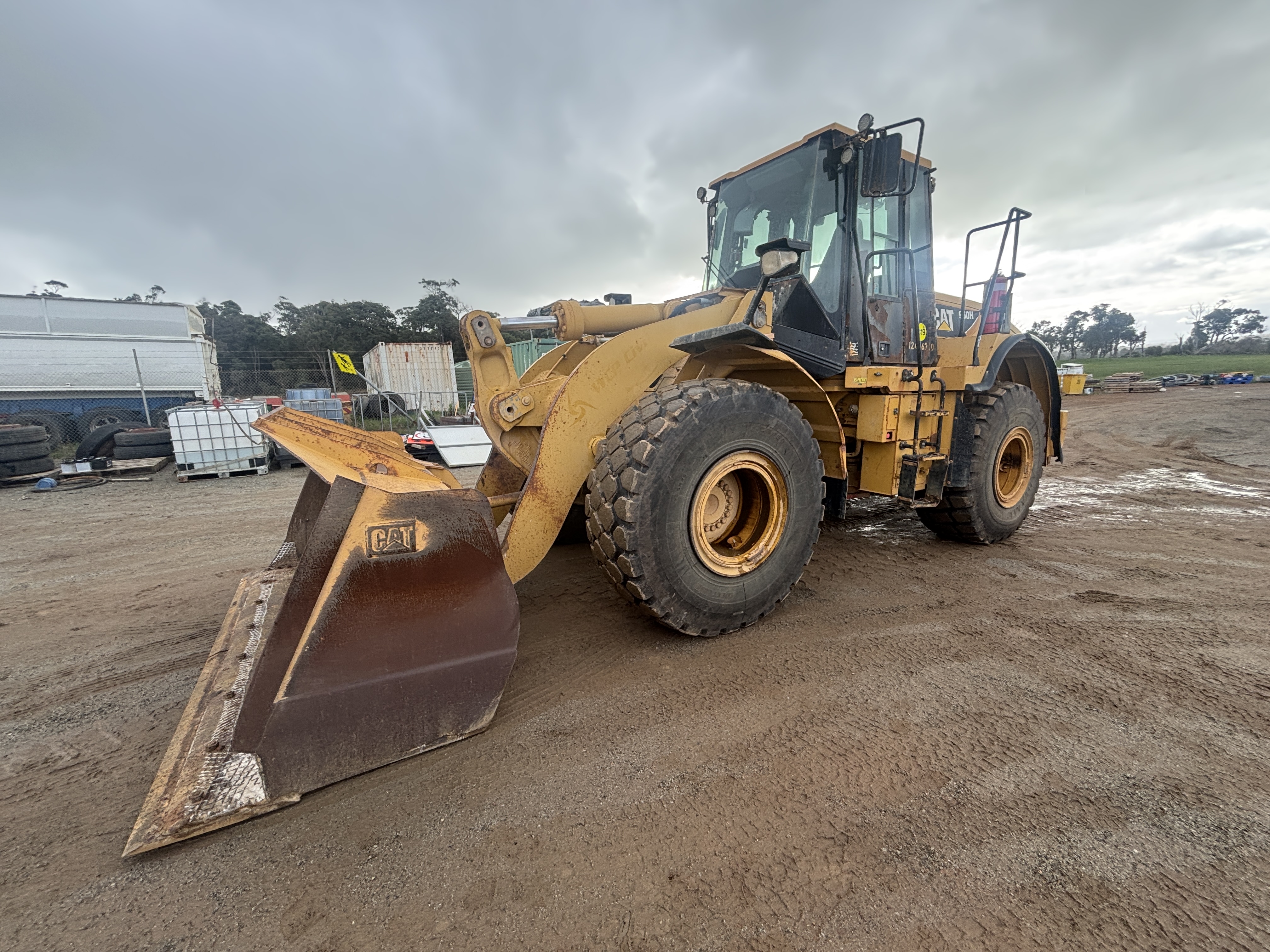 3 · 2012 Caterpillar 950H Loader