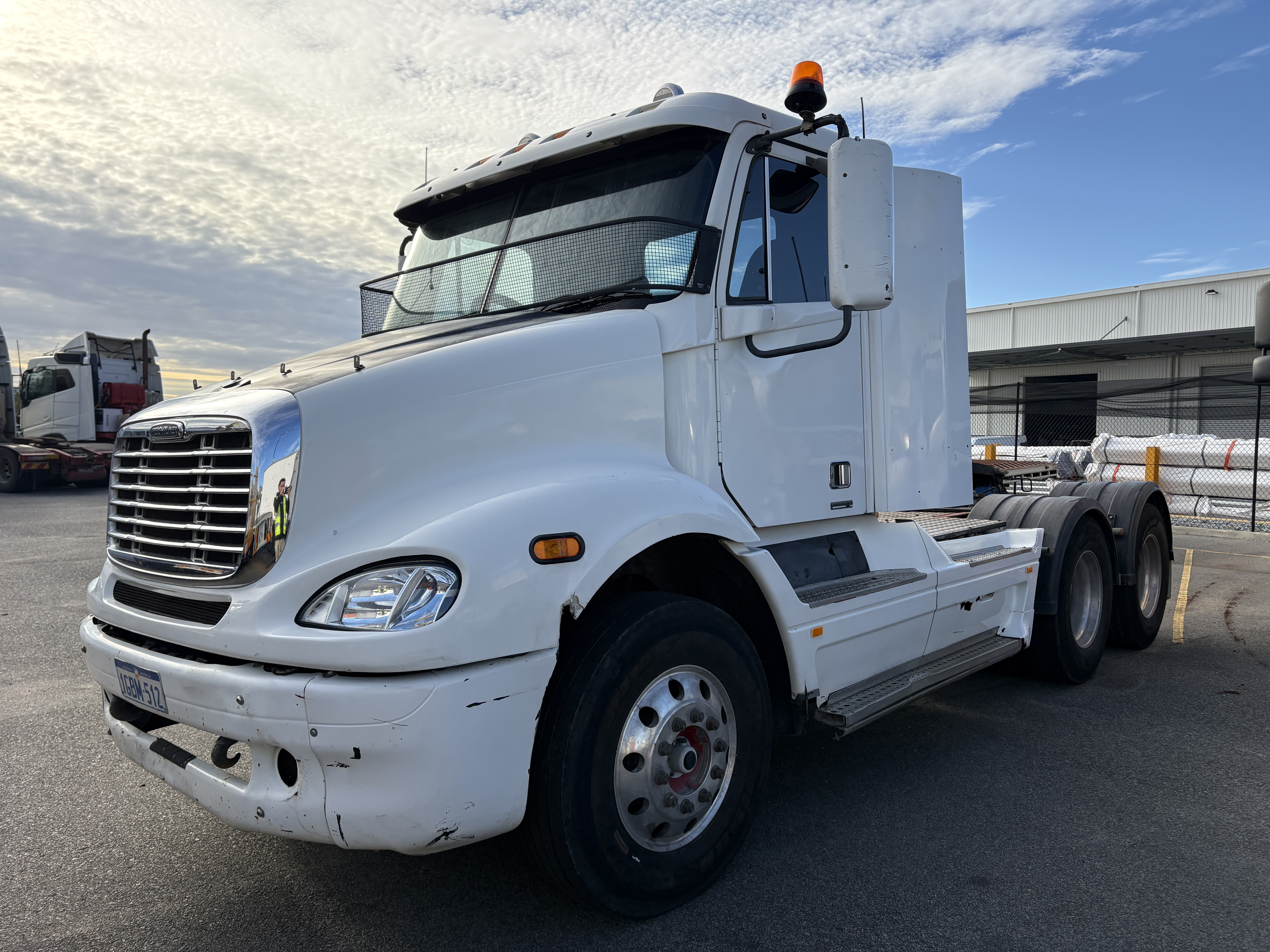 17 · 2007 Freightliner FLX Columbia CL112   6x4 Prime Mover