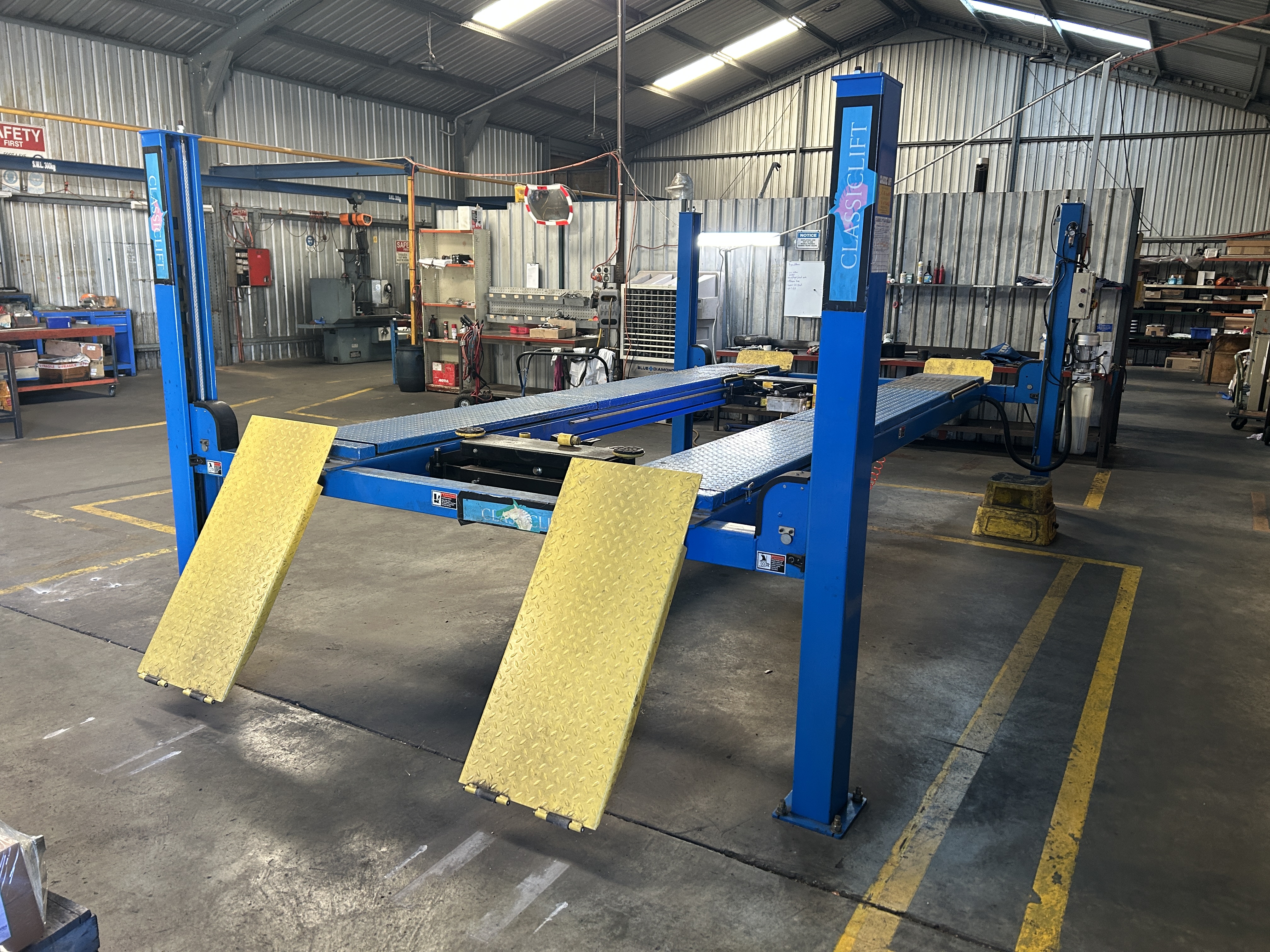 2 · 2019 Classic Lift 4 Post Hoist