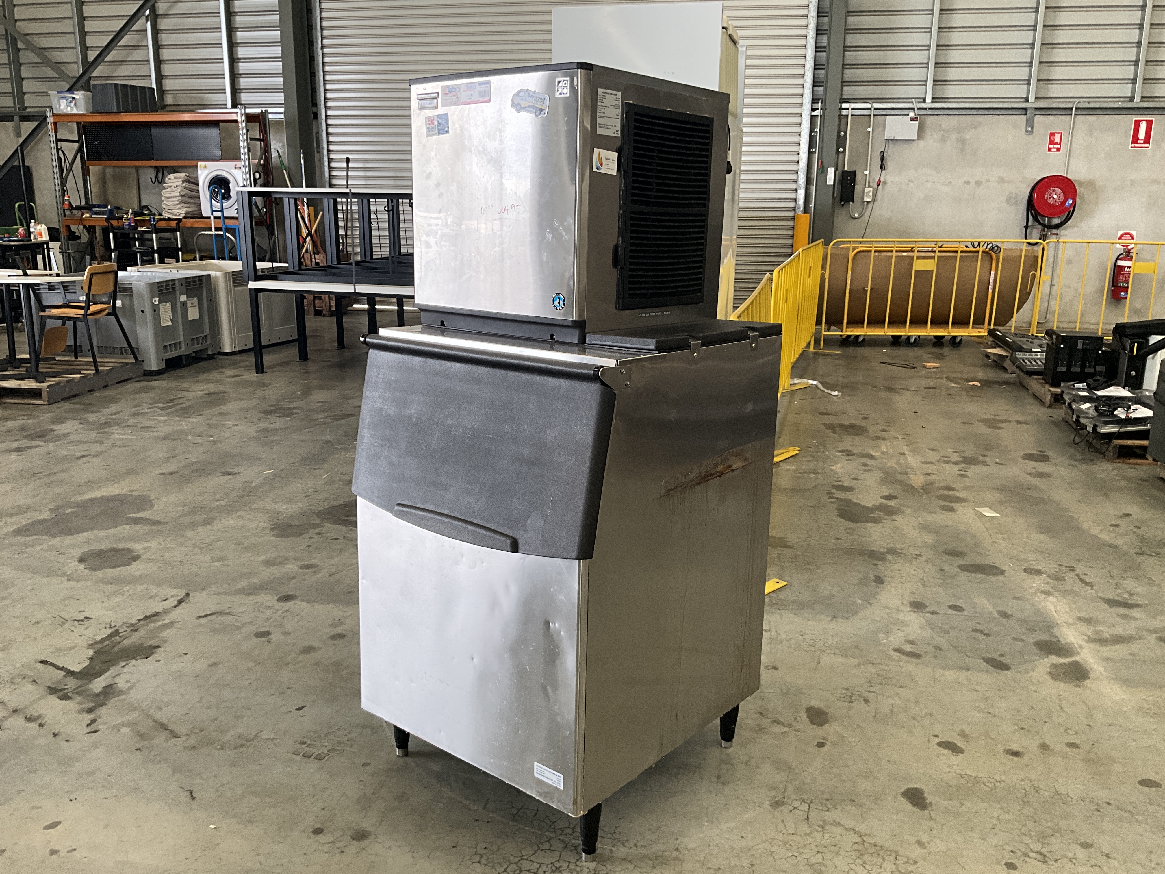Hoshizaki Ice Maker and Storage Bin