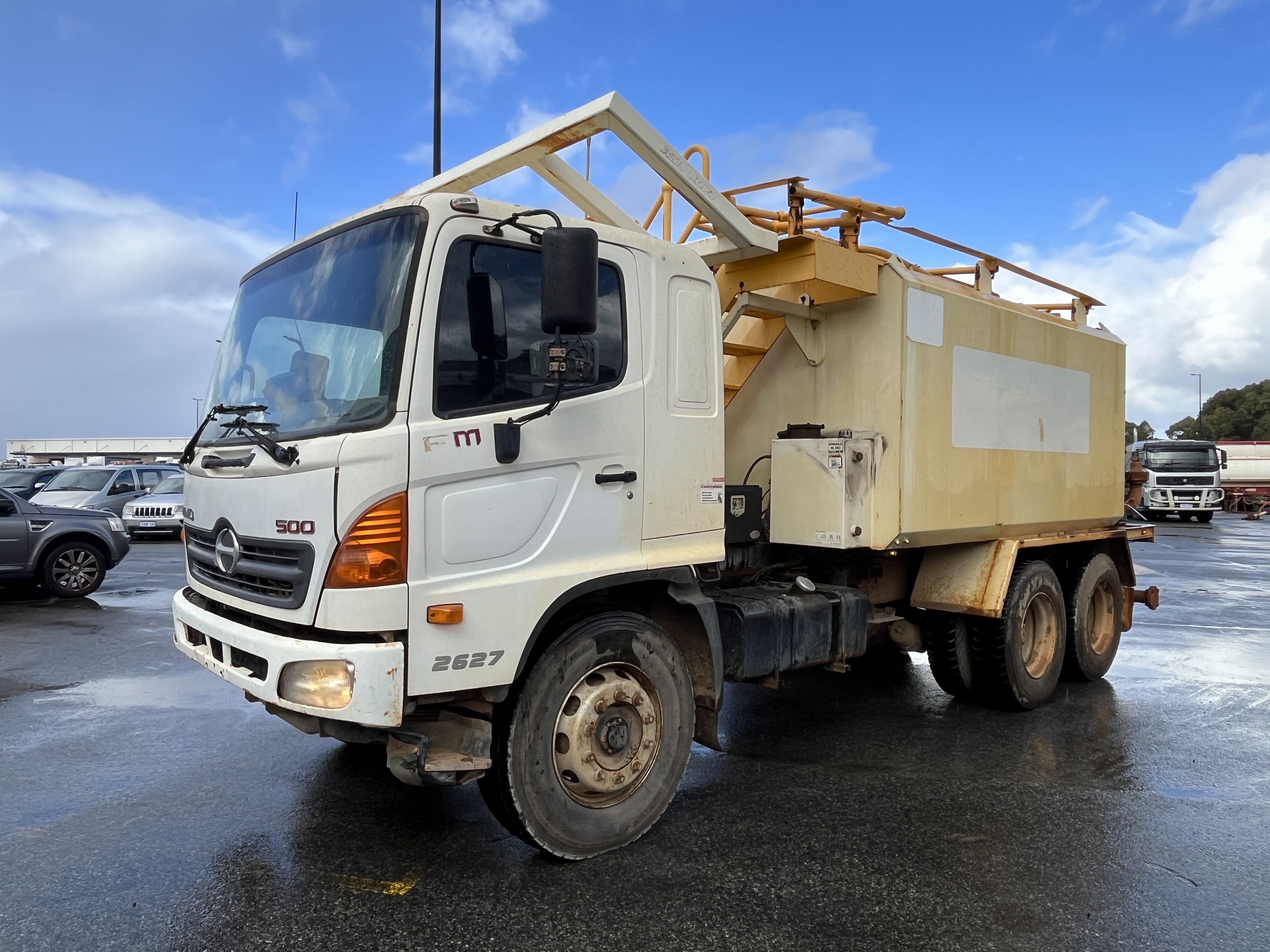 2010 Hino 2627 500 6x4 Water Truck