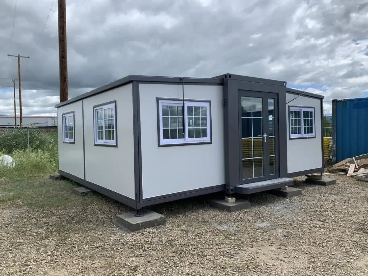 1 · Unused 19'x20' Expandable House With Ensuite & Kitchen
