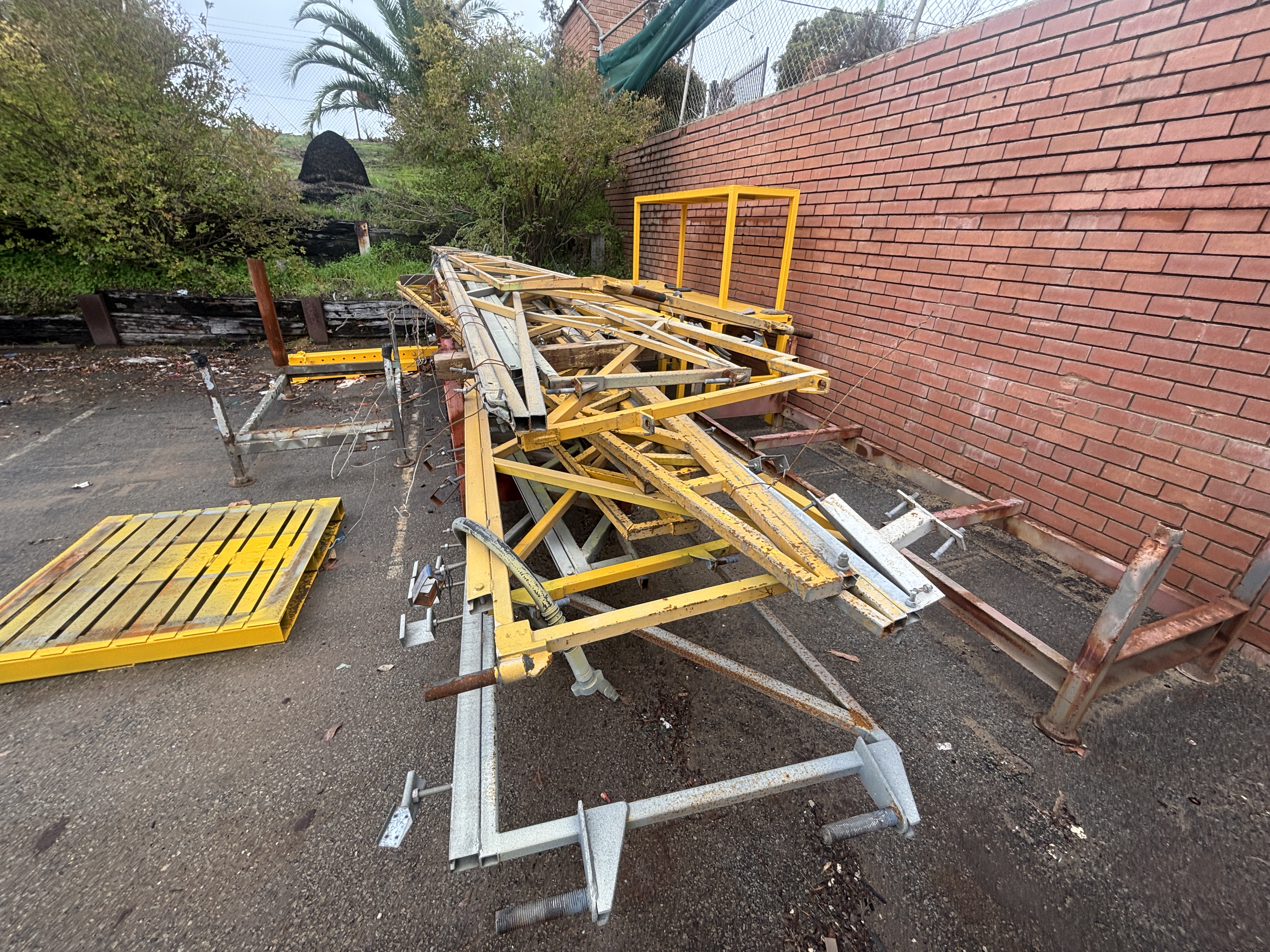 Welding arm rails - Unreserved
