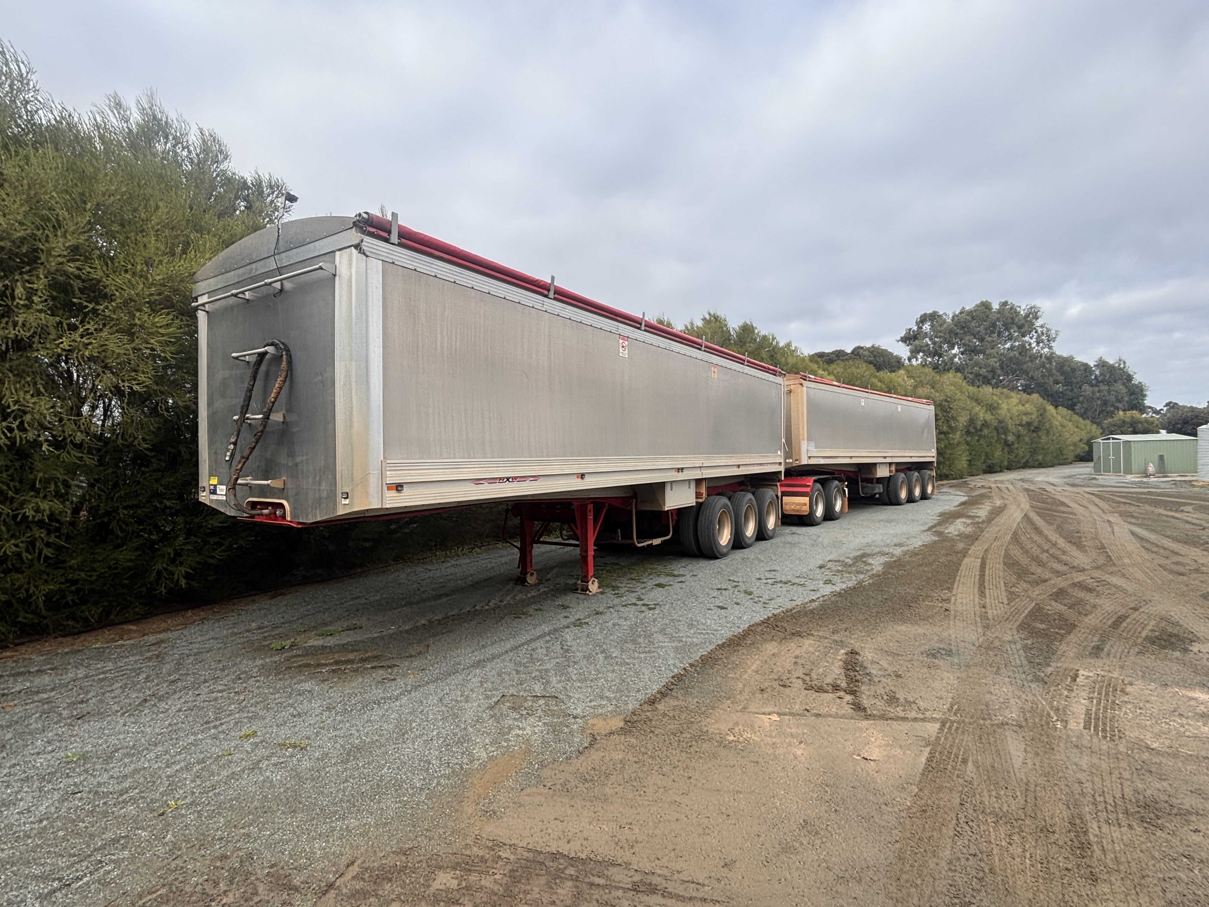 8 · 2023 Maxitrans ST3 A+B Combination Grain Tippers