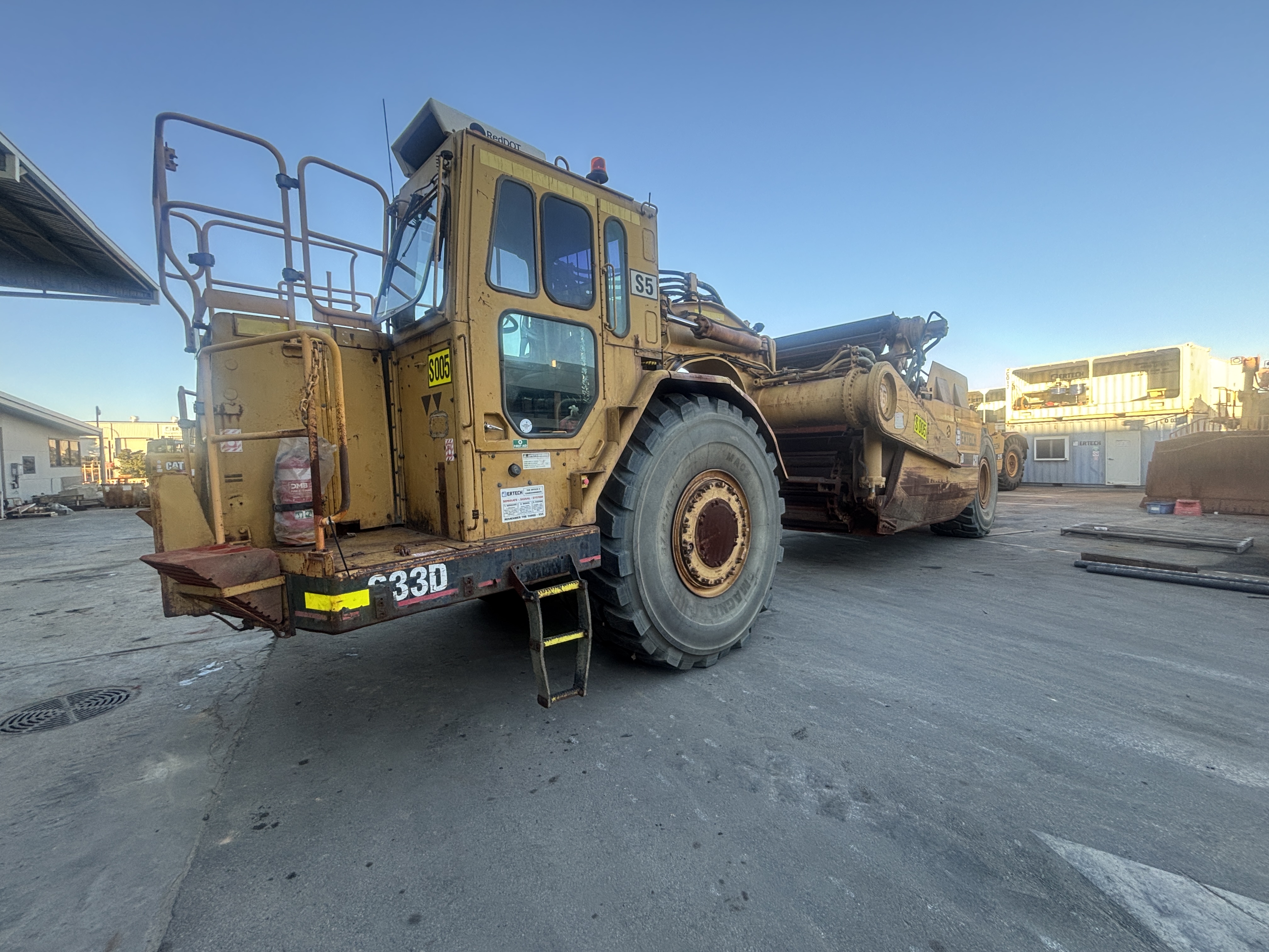 3 · 1979 Caterpillar 633D Scraper