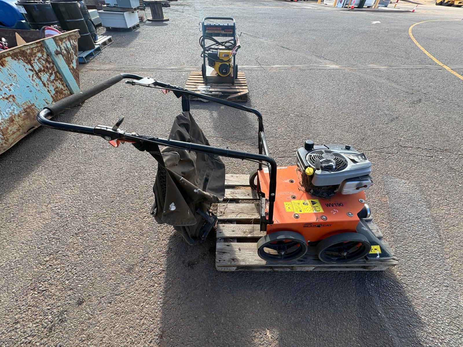 16 · Bear Cat Echo Wheeled Vacuum