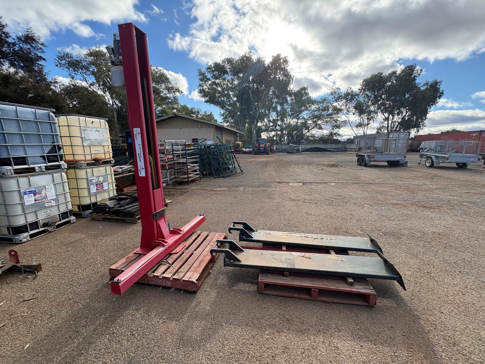 Alemlube Single Post Floor Base Hoist