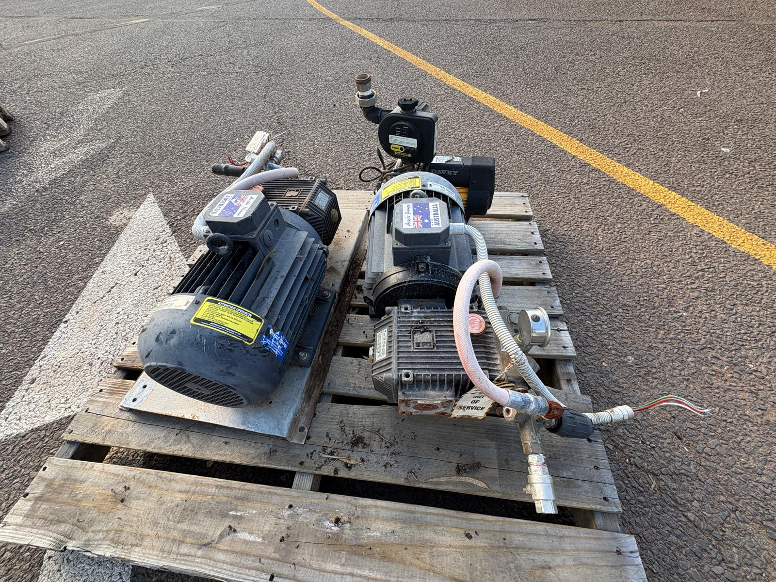 19 · Pallet with 3 x Pumps