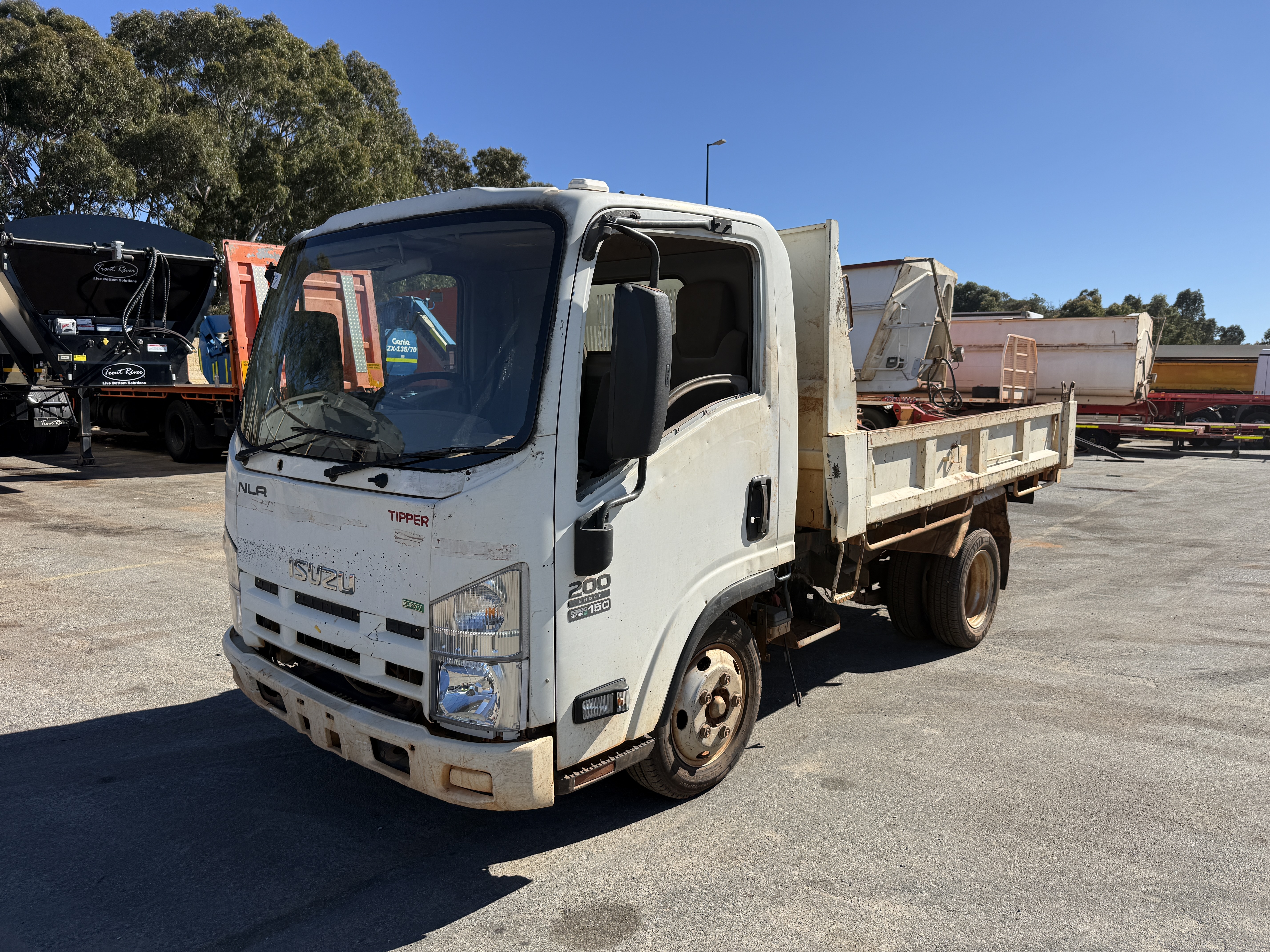 19 · 2013 ISUZU NRL 85   4x2 Tipper